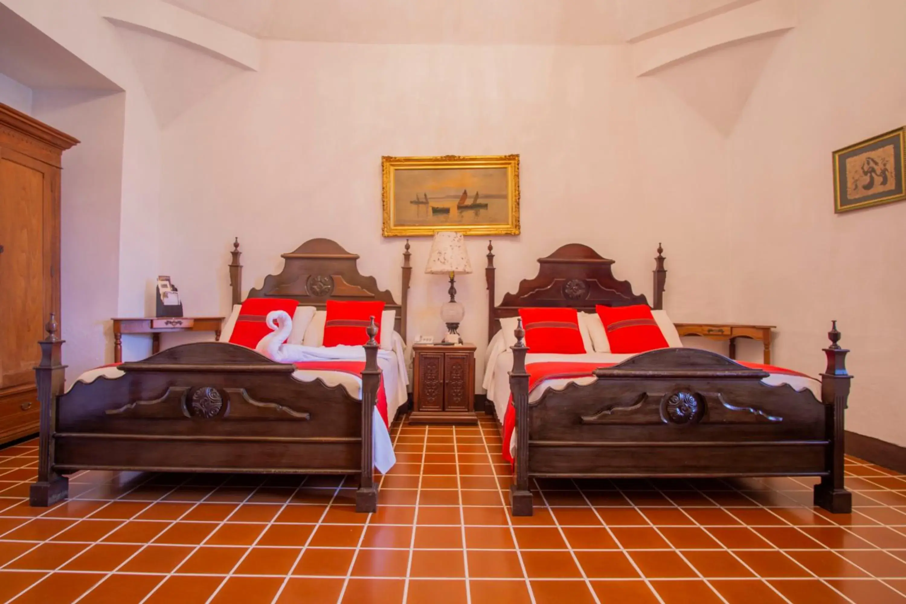 Bed in Hotel Posada de Don Rodrigo Antigua