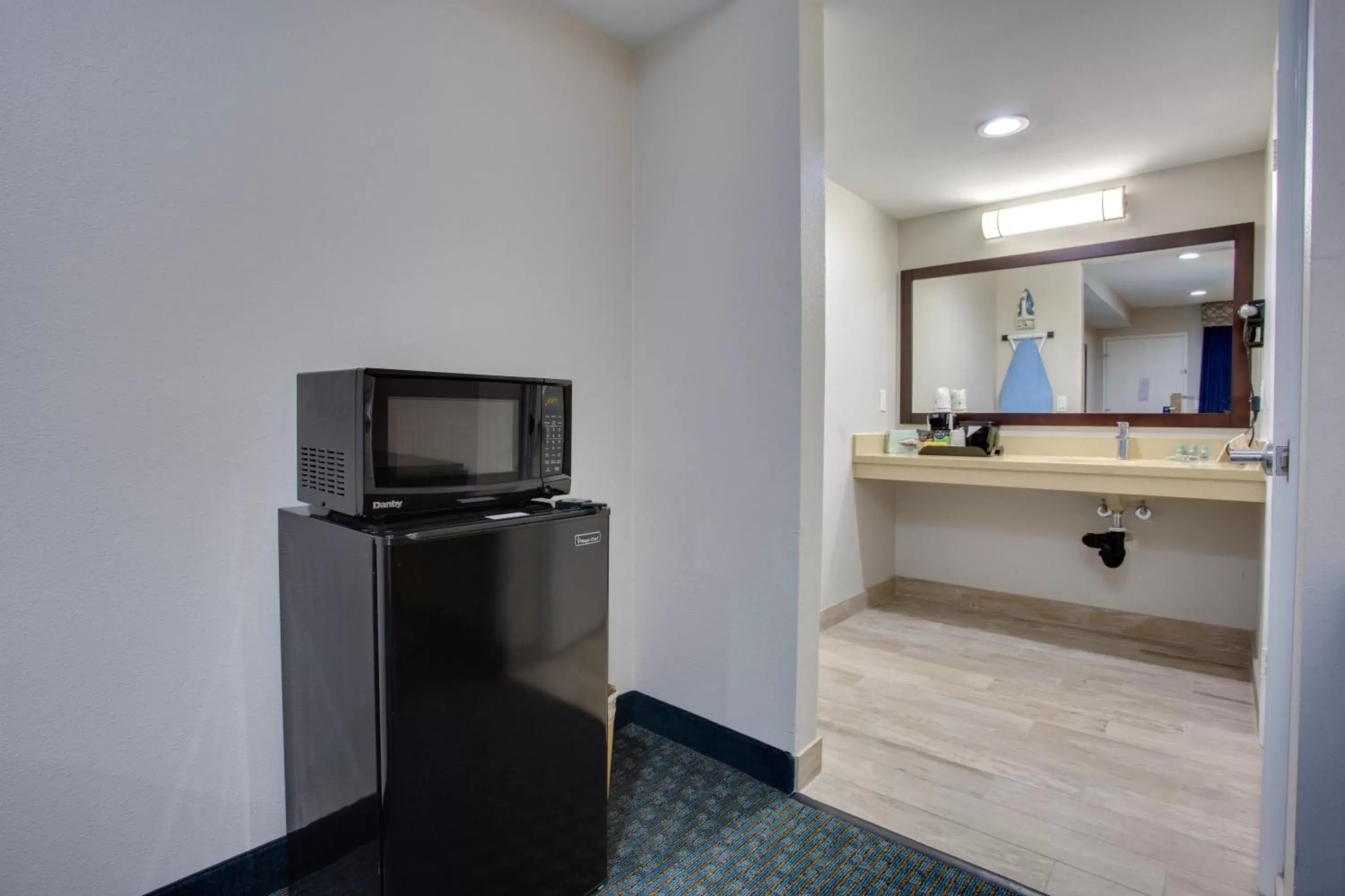 TV/Entertainment Center in SureStay Plus Hotel by Best Western Chula Vista West