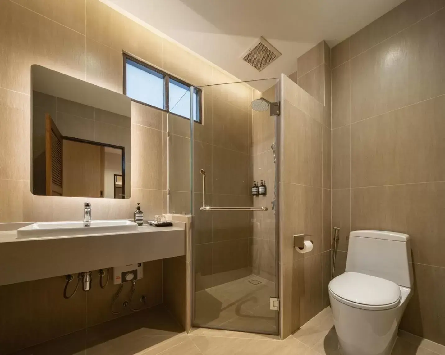 Shower, Bathroom in Ban Saithong Beach Resort