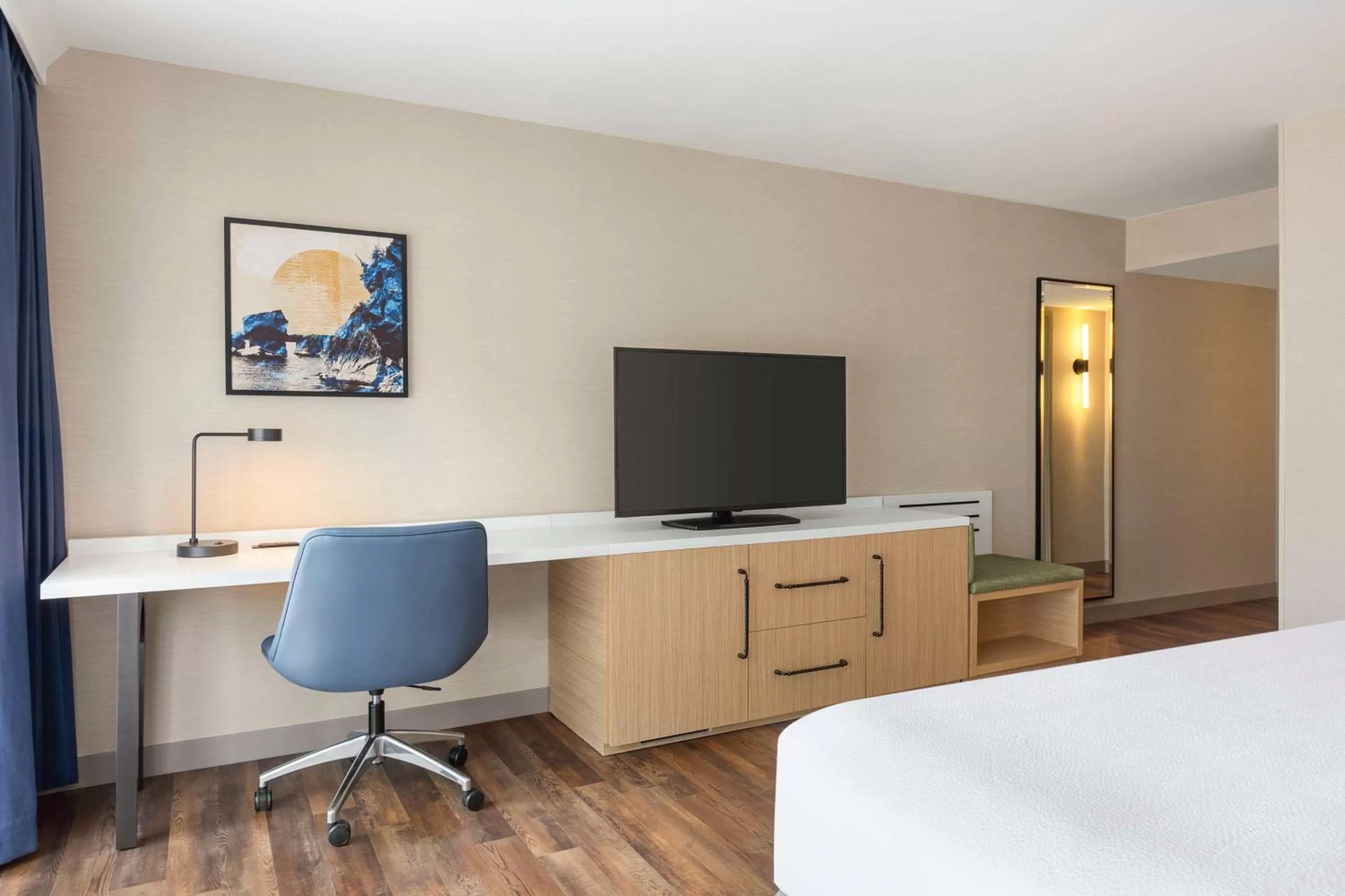 Bedroom, Bed in Hilton Garden Inn Monterey