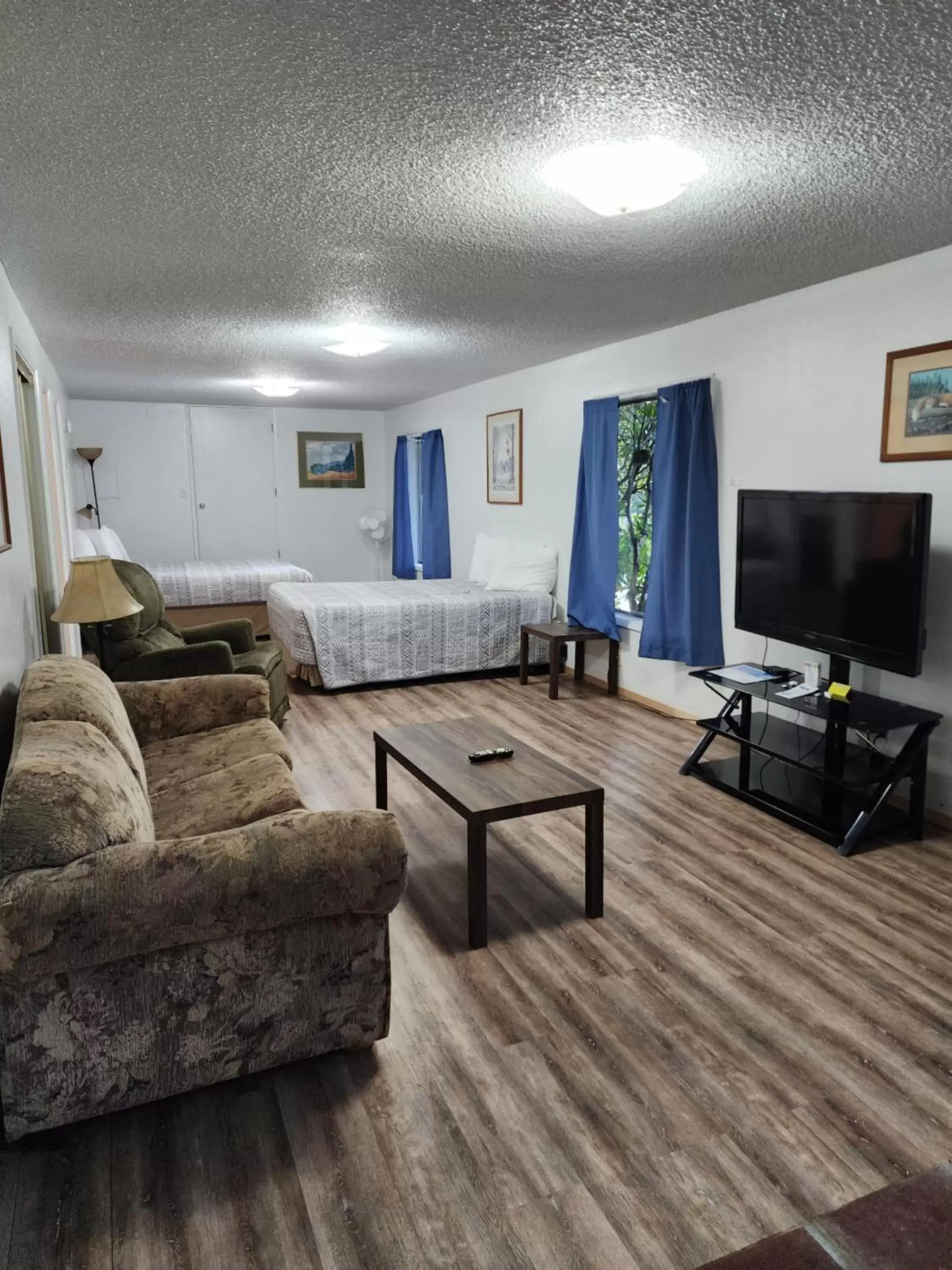 Living room, Seating Area in Plainview Motel