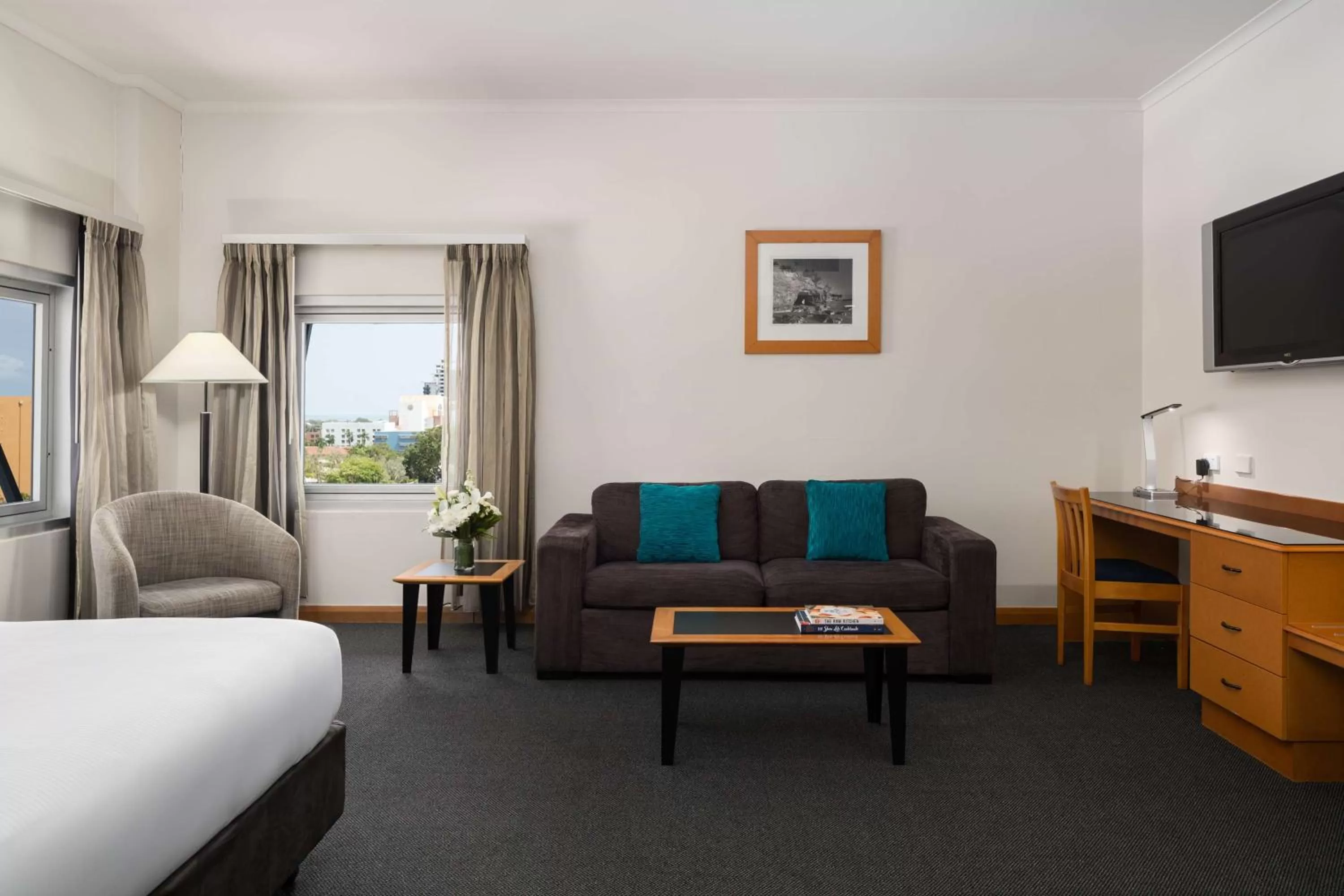 Photo of the whole room, Bed in Rydges Darwin Central