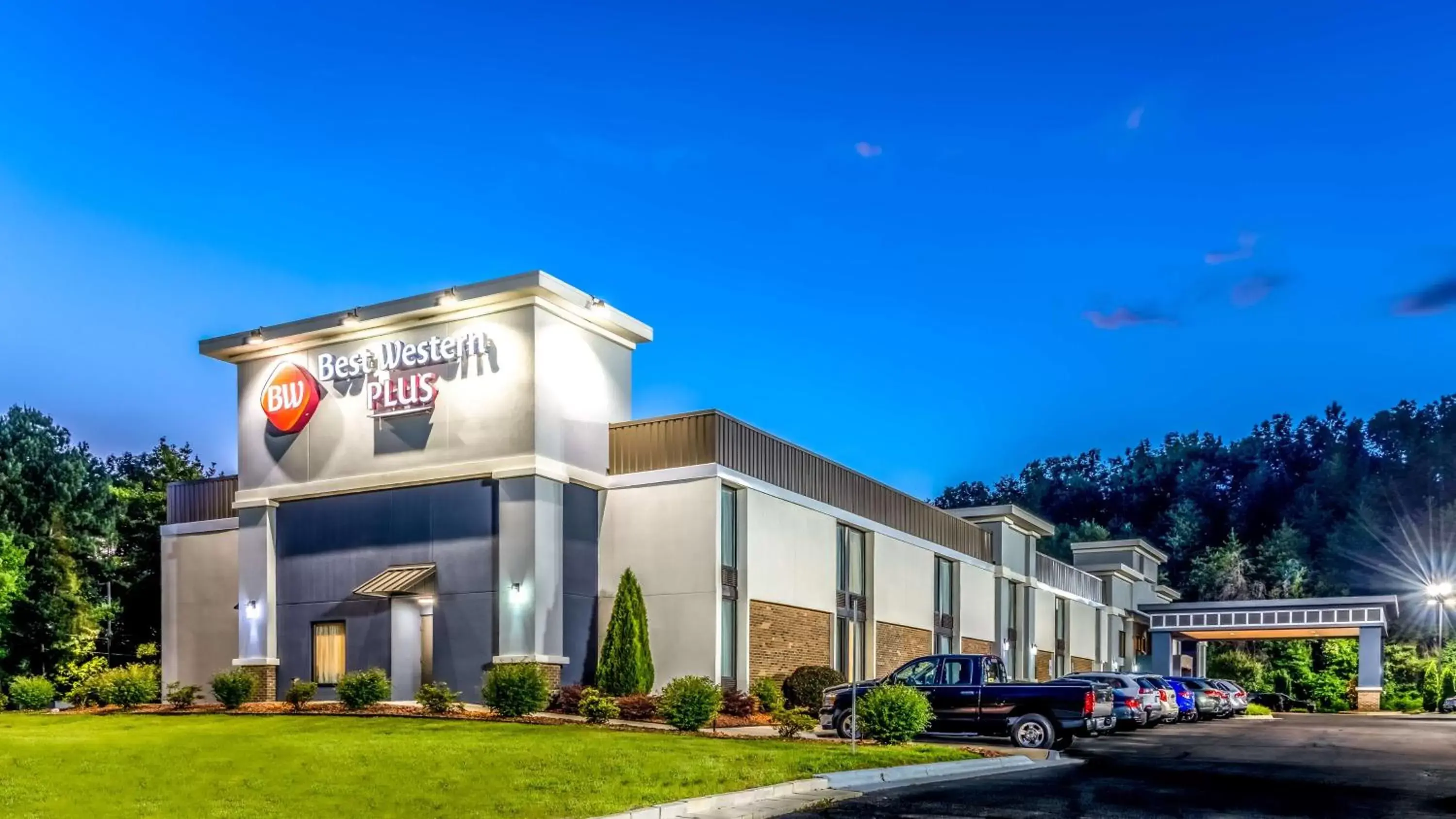 Property Building in Best Western Plus Yadkin Valley Inn & Suites