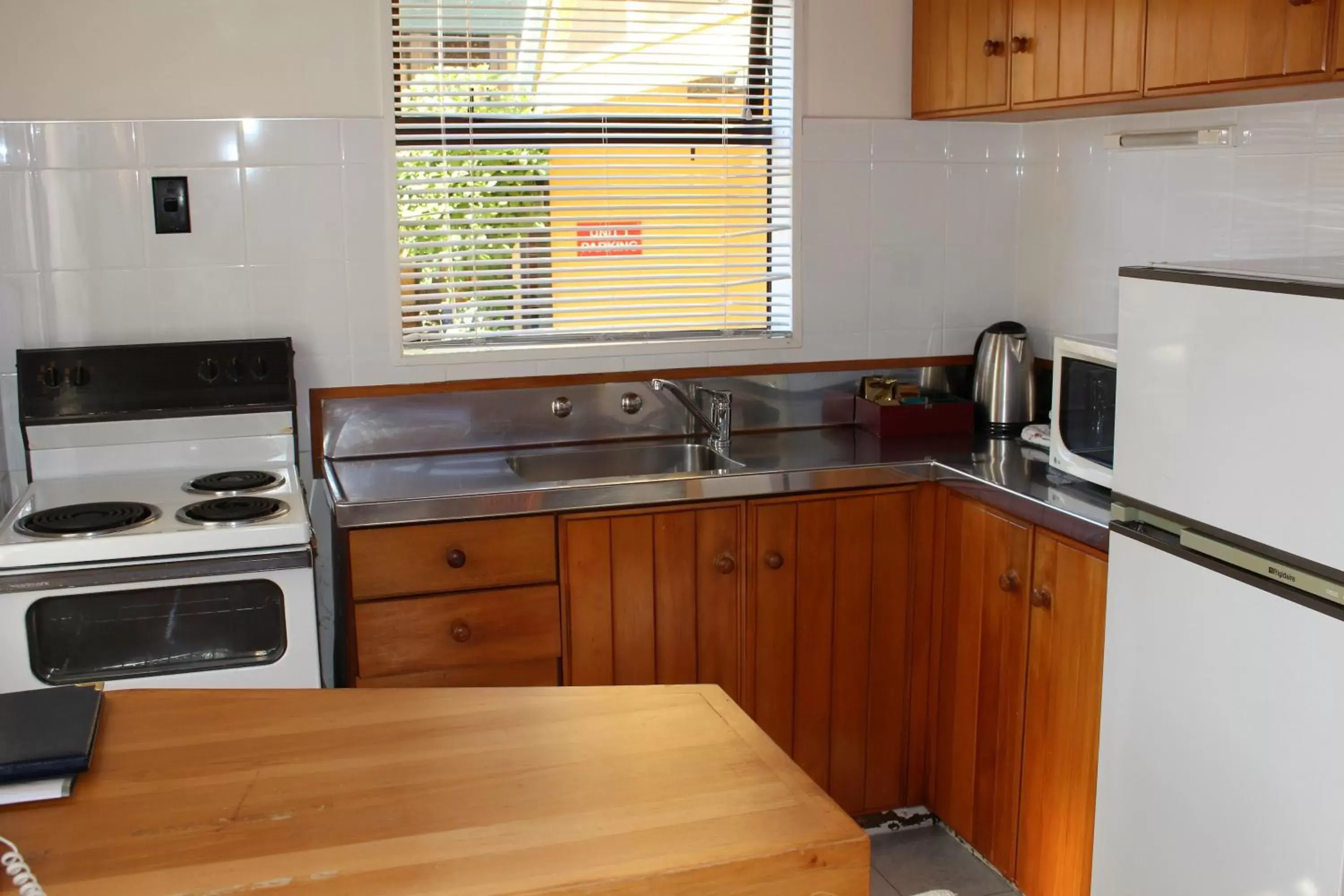 Day, Kitchen/Kitchenette in Bucklands Beach Waterfront Motel