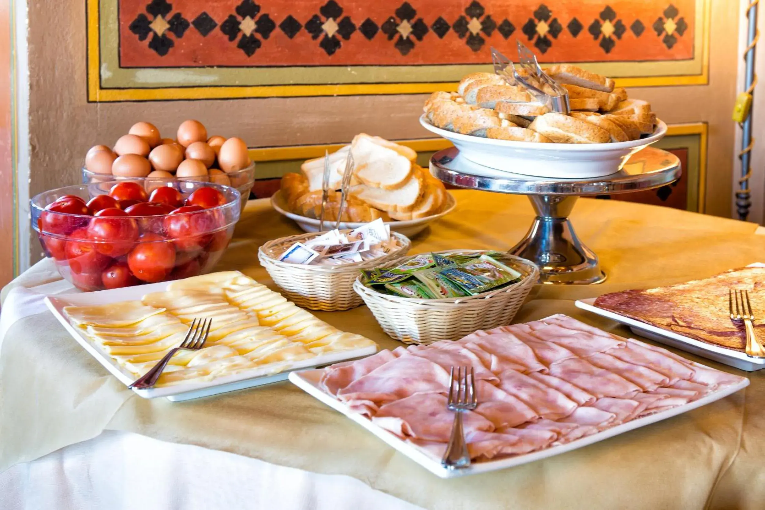 Buffet breakfast, Food in Villa Pitiana