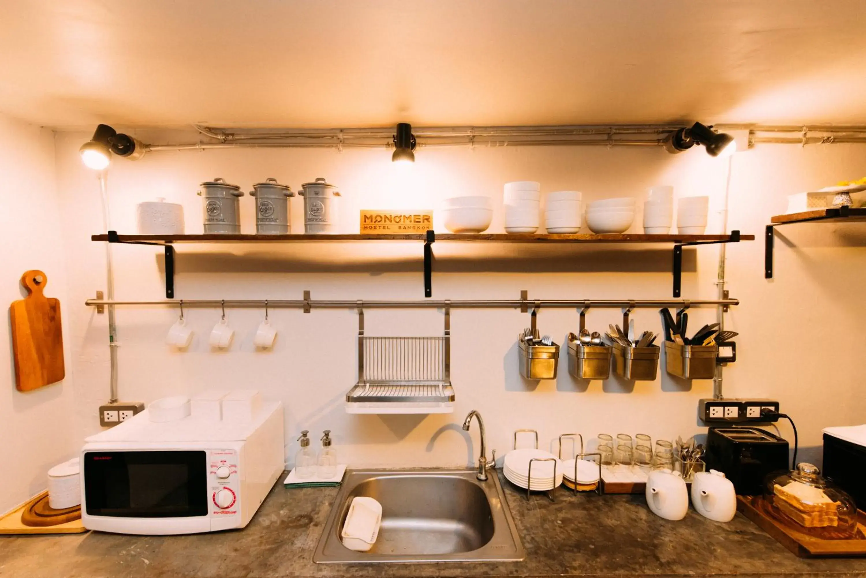 Coffee/tea facilities, Kitchen/Kitchenette in Monomer Hostel