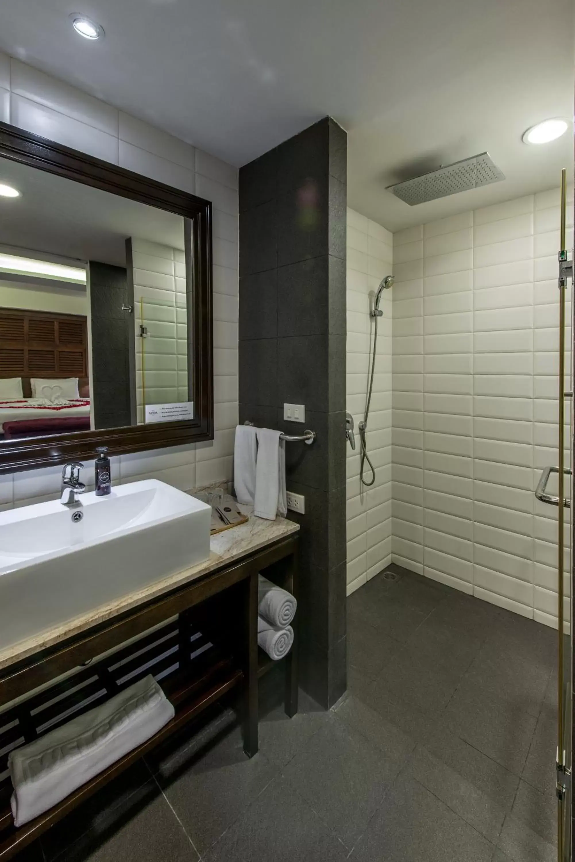 Bathroom in Nanda Heritage Hotel