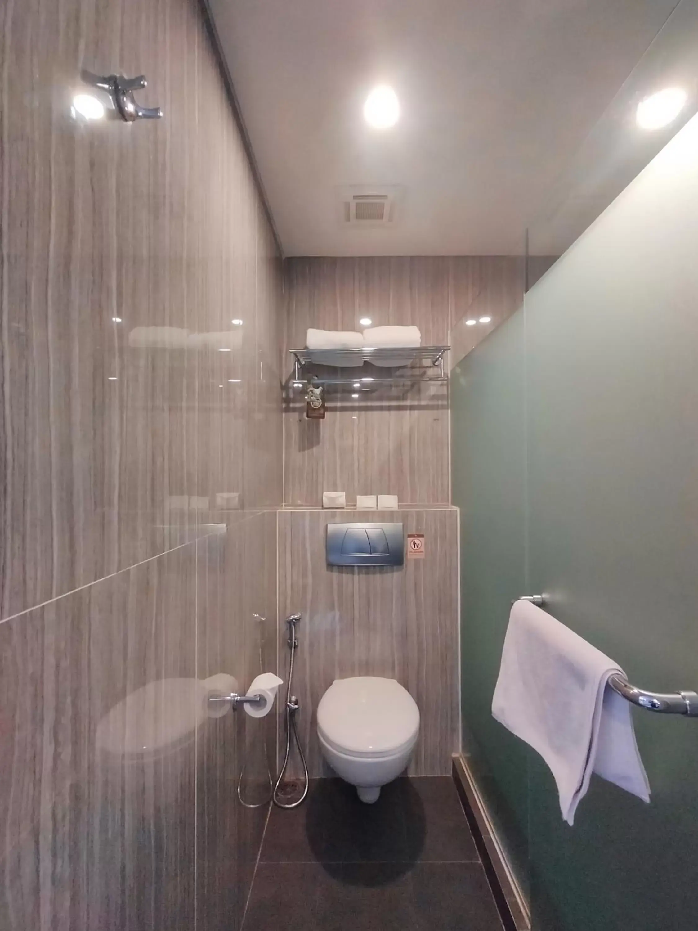 Bathroom in Ibis Padang