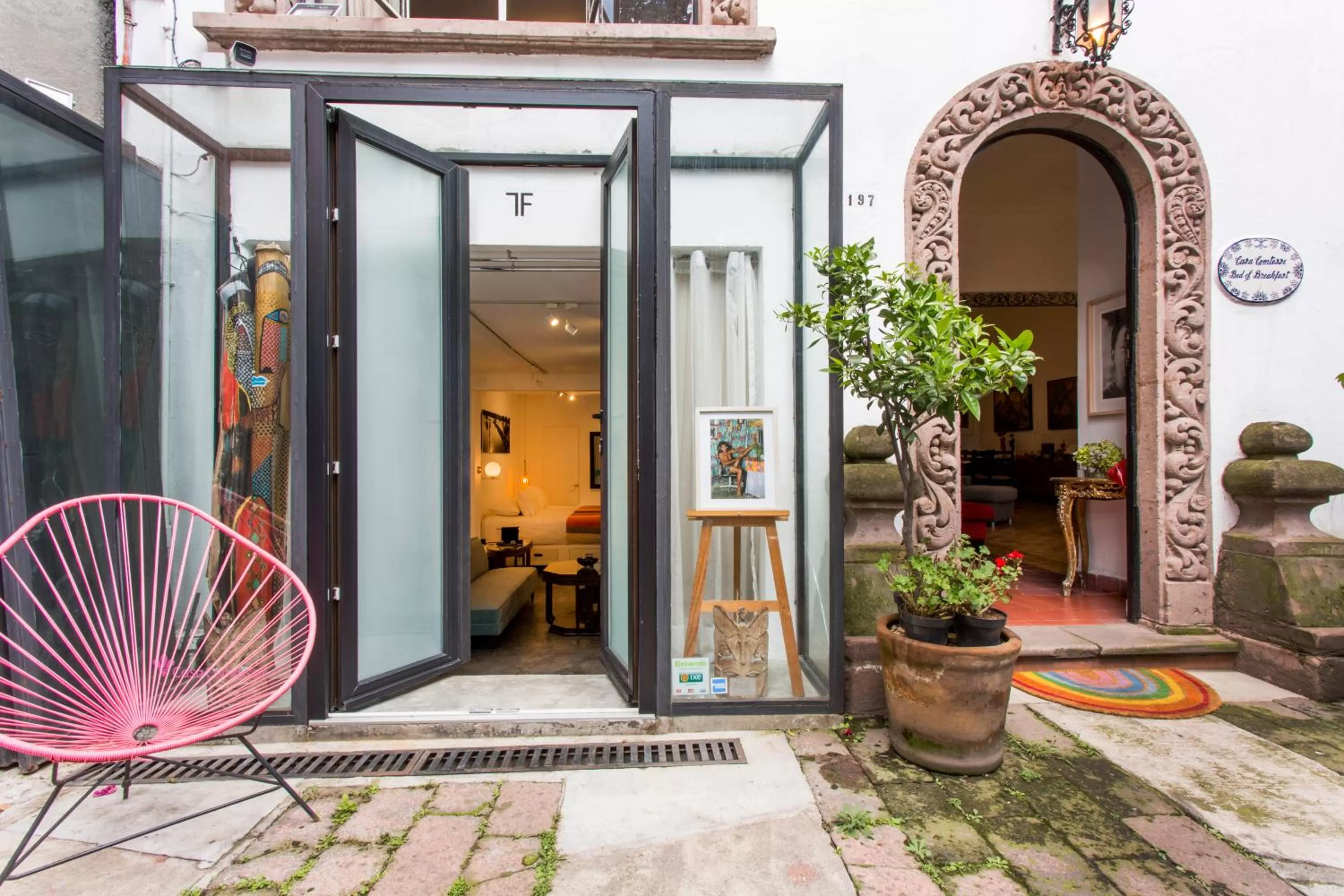 Facade/entrance in Casa Comtesse