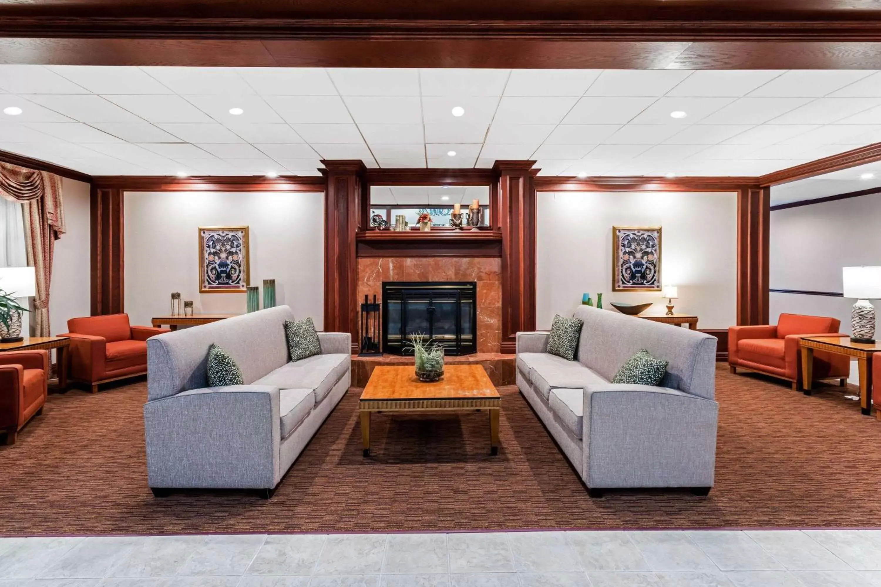 Lobby or reception, Seating Area in La Quinta by Wyndham Madison American Center