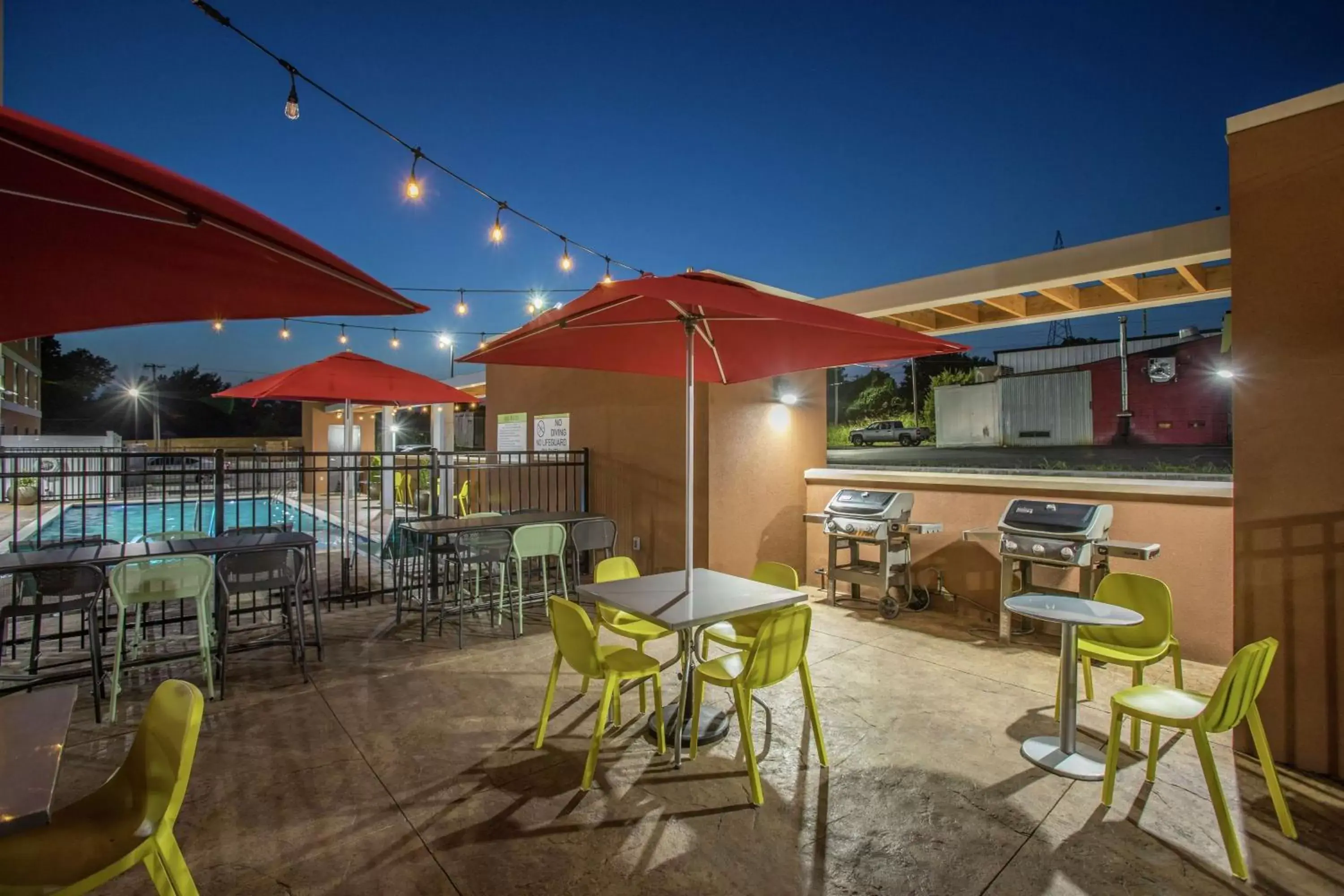 Patio, Restaurant/Places to Eat in Home2 Suites by Hilton Owasso