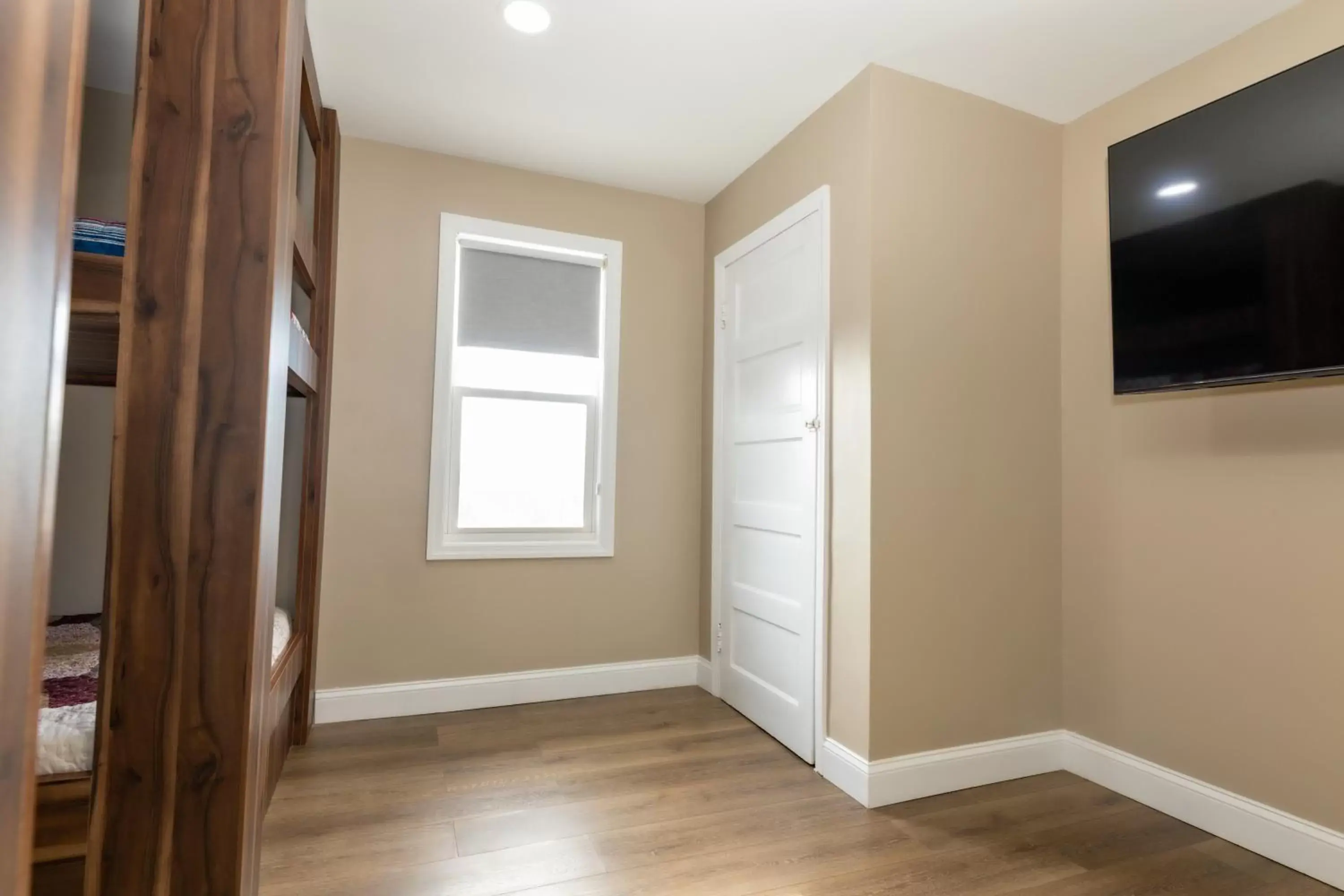 TV/Entertainment Center in Seaside Sands Inn