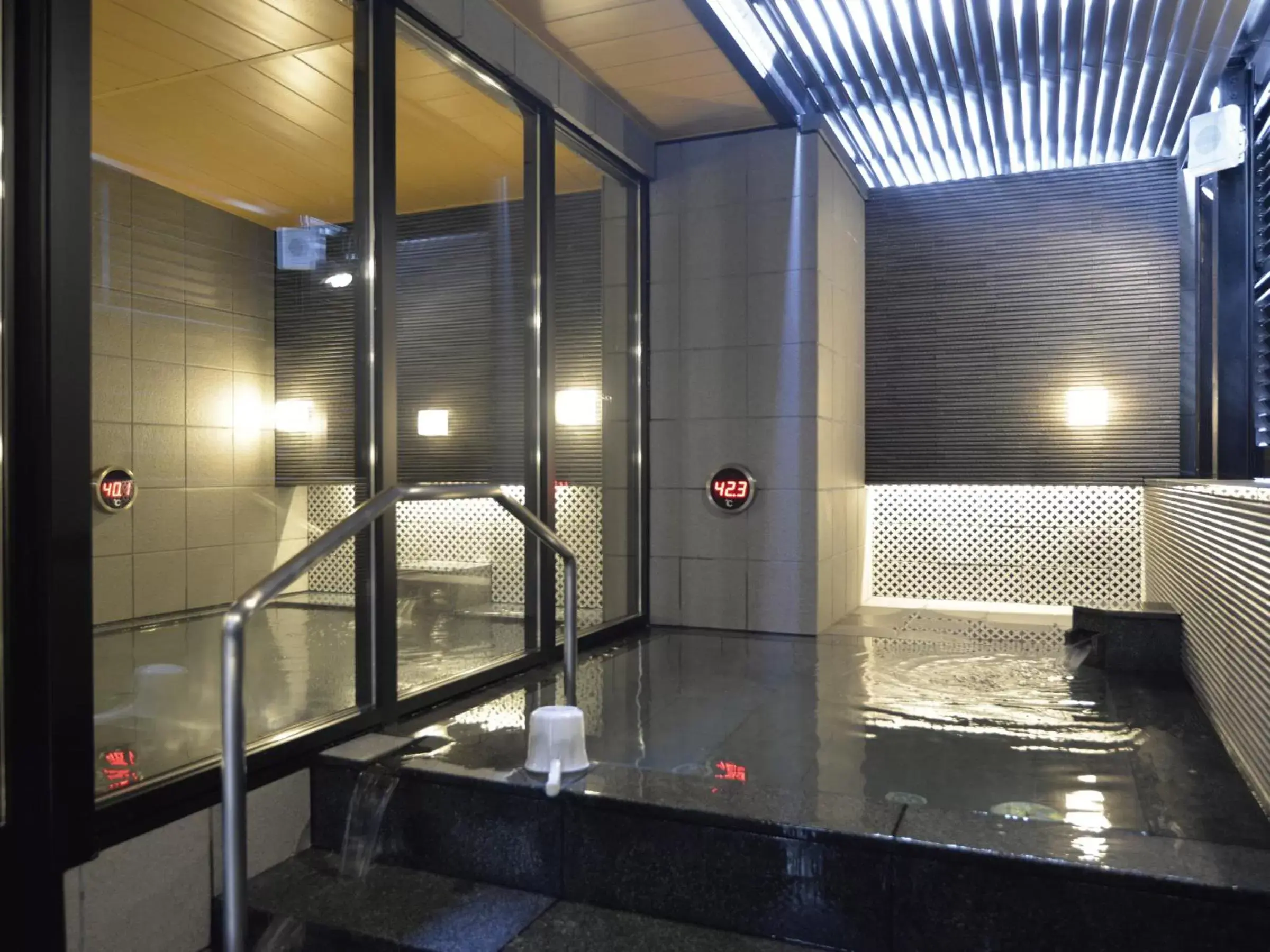 Open Air Bath, Swimming Pool in APA Hotel Saitama Shintoshin Eki-kita