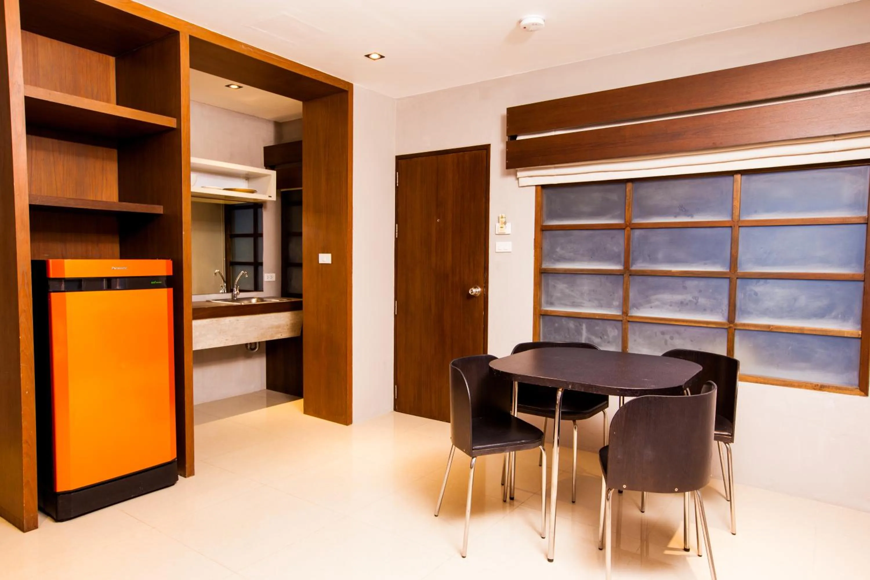 Dining area in Amenity Apartel Samui