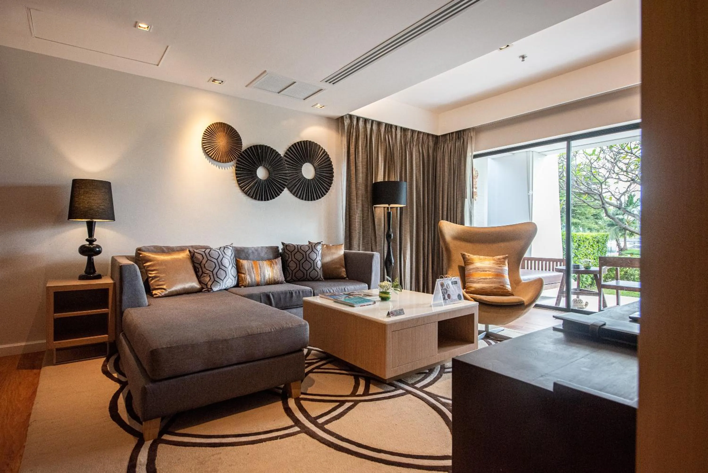 Living room in Summit Windmill Golf Suite Hotel at Suvarnabhumi