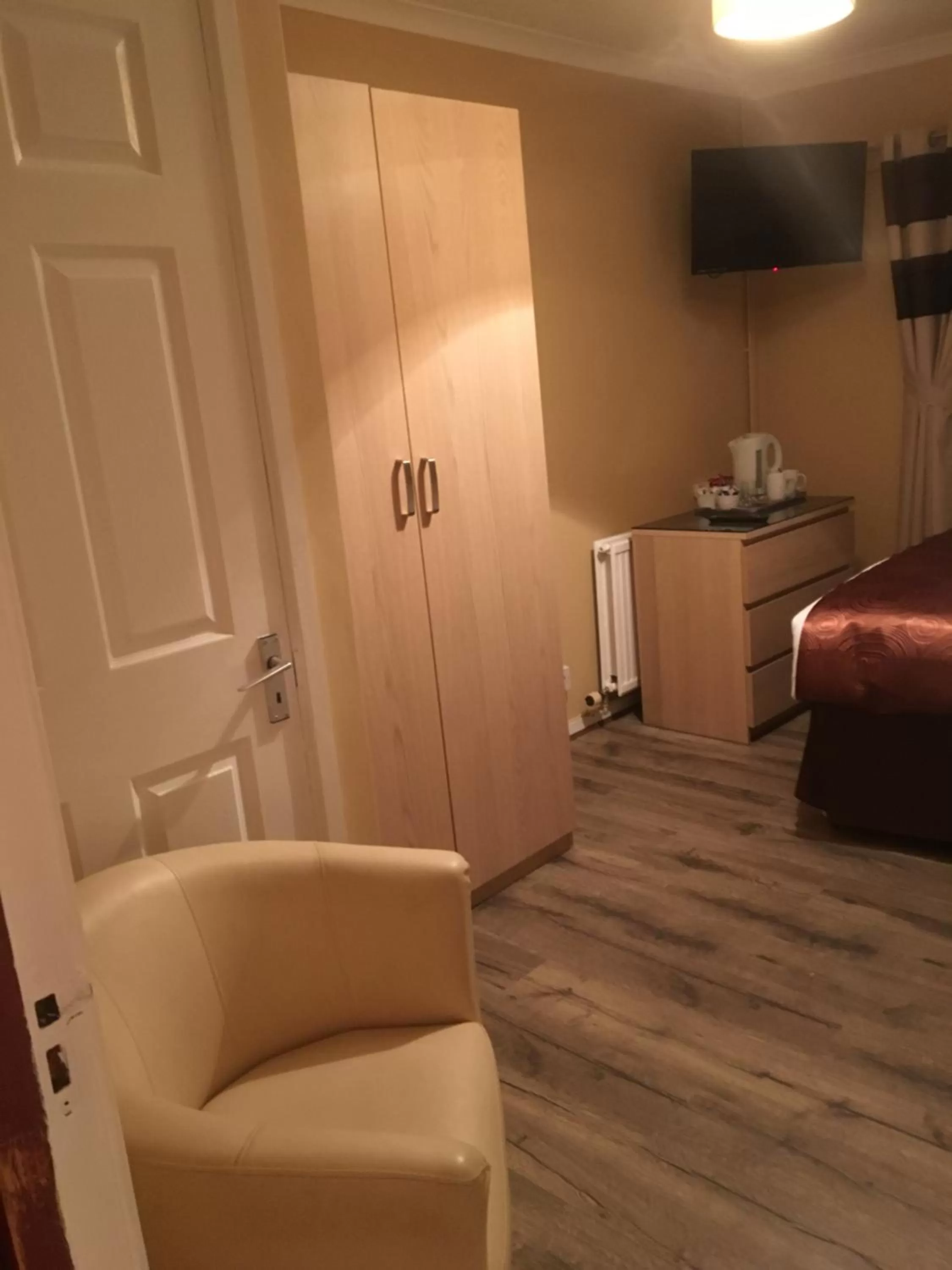 TV/Entertainment Center in The Ynyscedwyn Arms Hotel