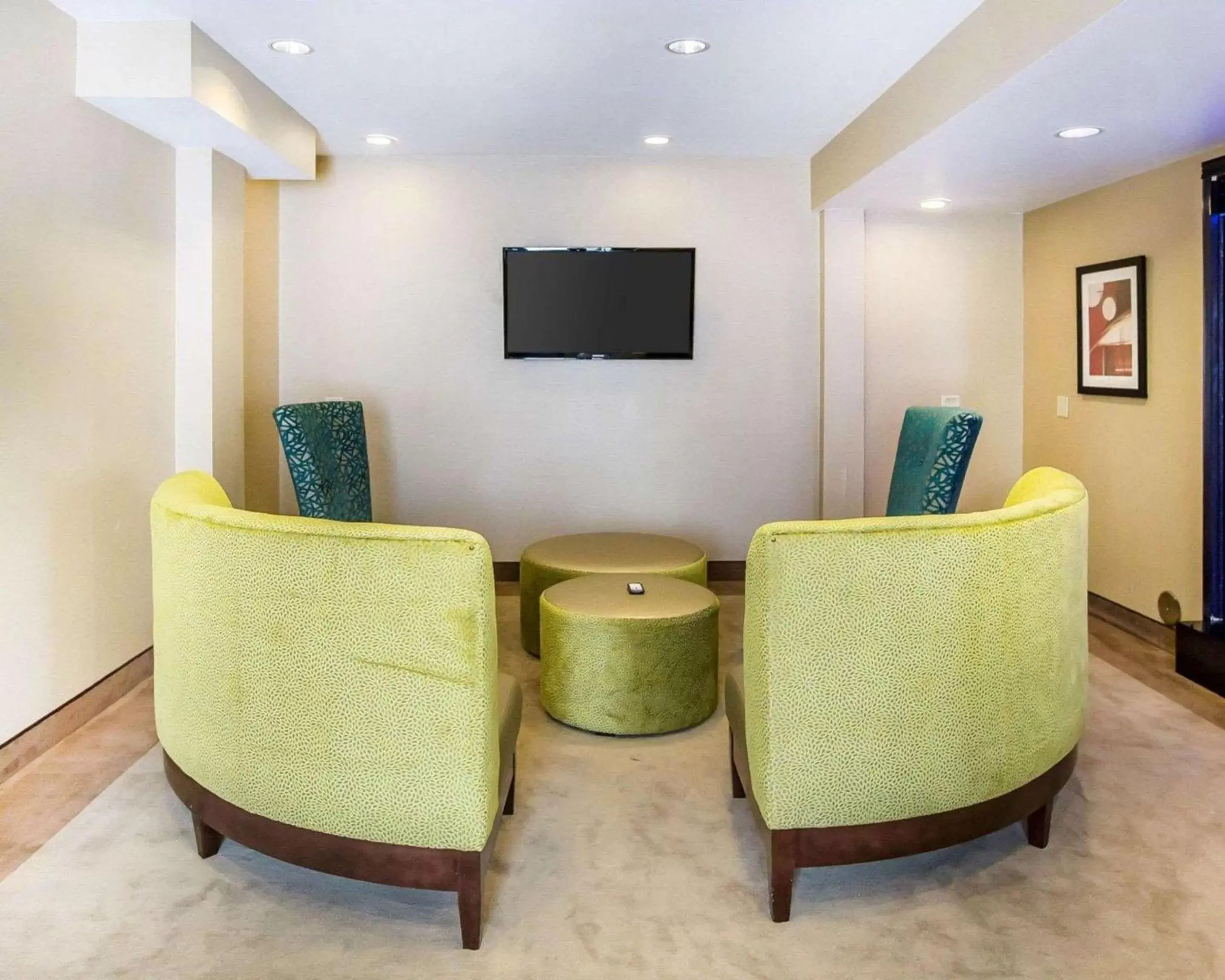 Lobby or reception, Seating Area in Comfort Inn & Suites near Tinley Park Amphitheater