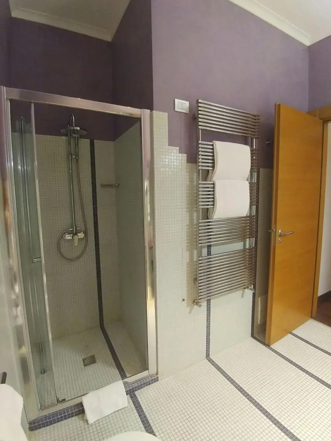 Shower, Bathroom in Arthotel & Park Lecce