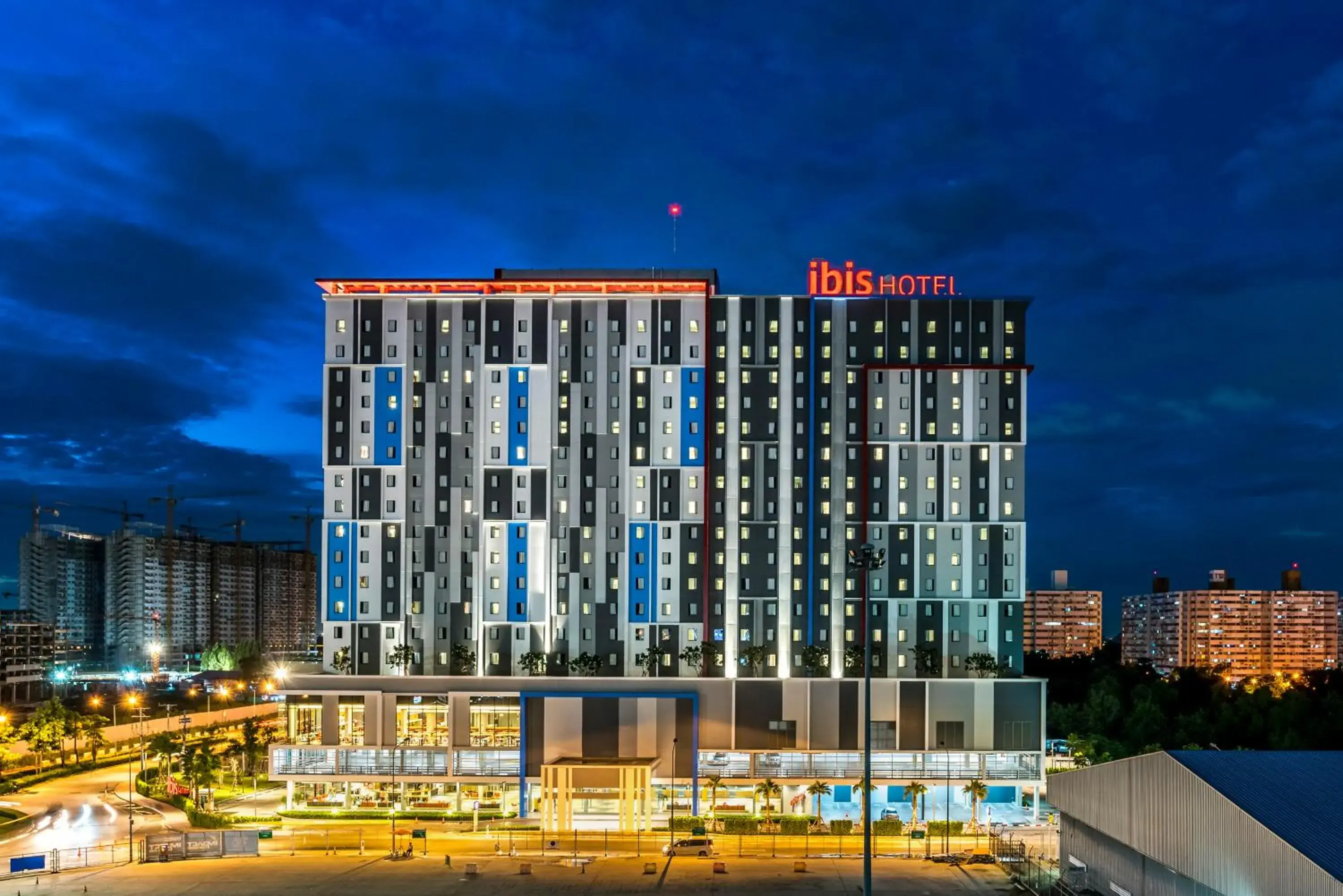 Facade/entrance in ibis Bangkok IMPACT Facade/entrance in ibis Bangkok IMPACT