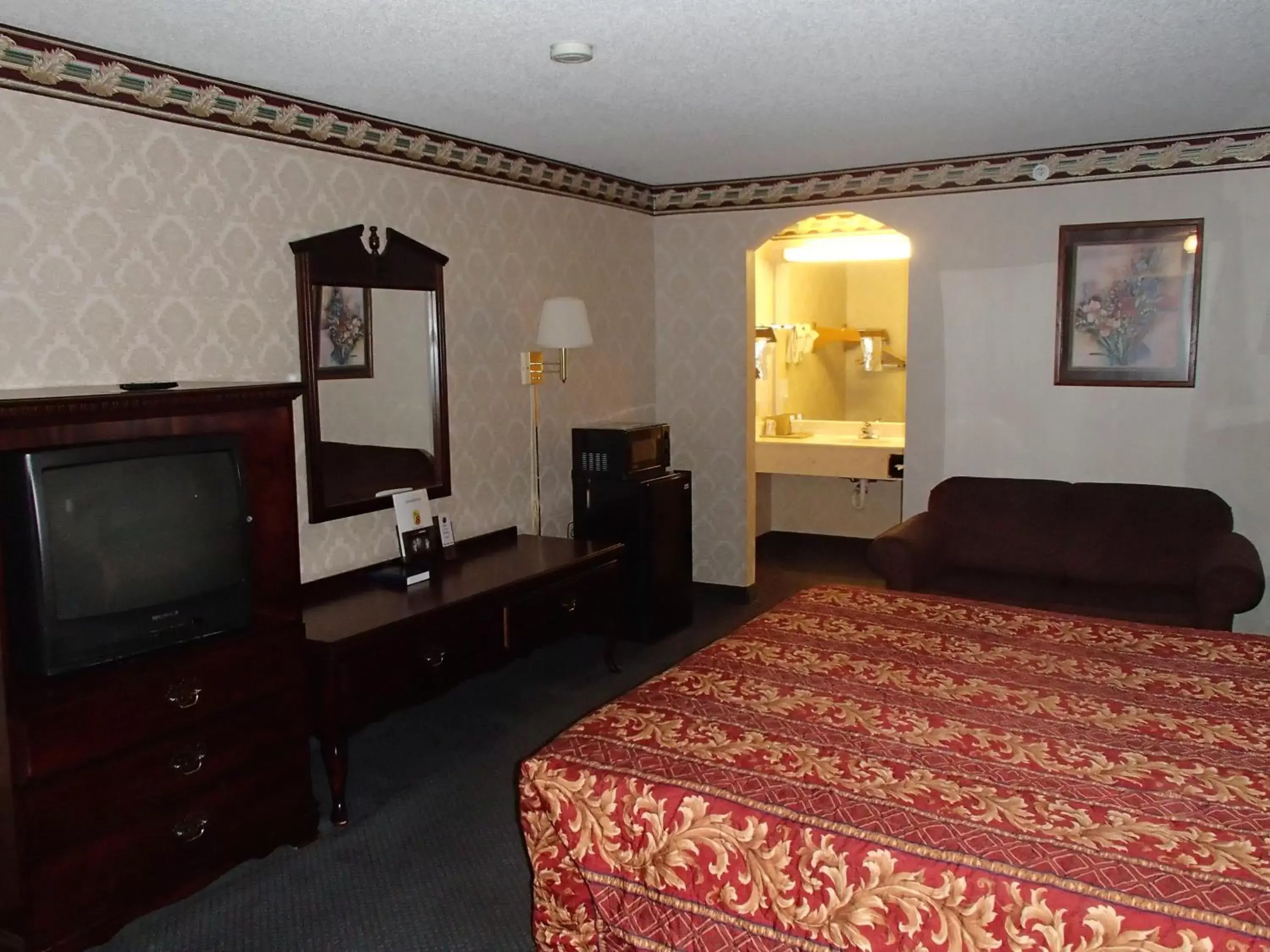 King Room - Non-Smoking in Super 8 by Wyndham Dallas South