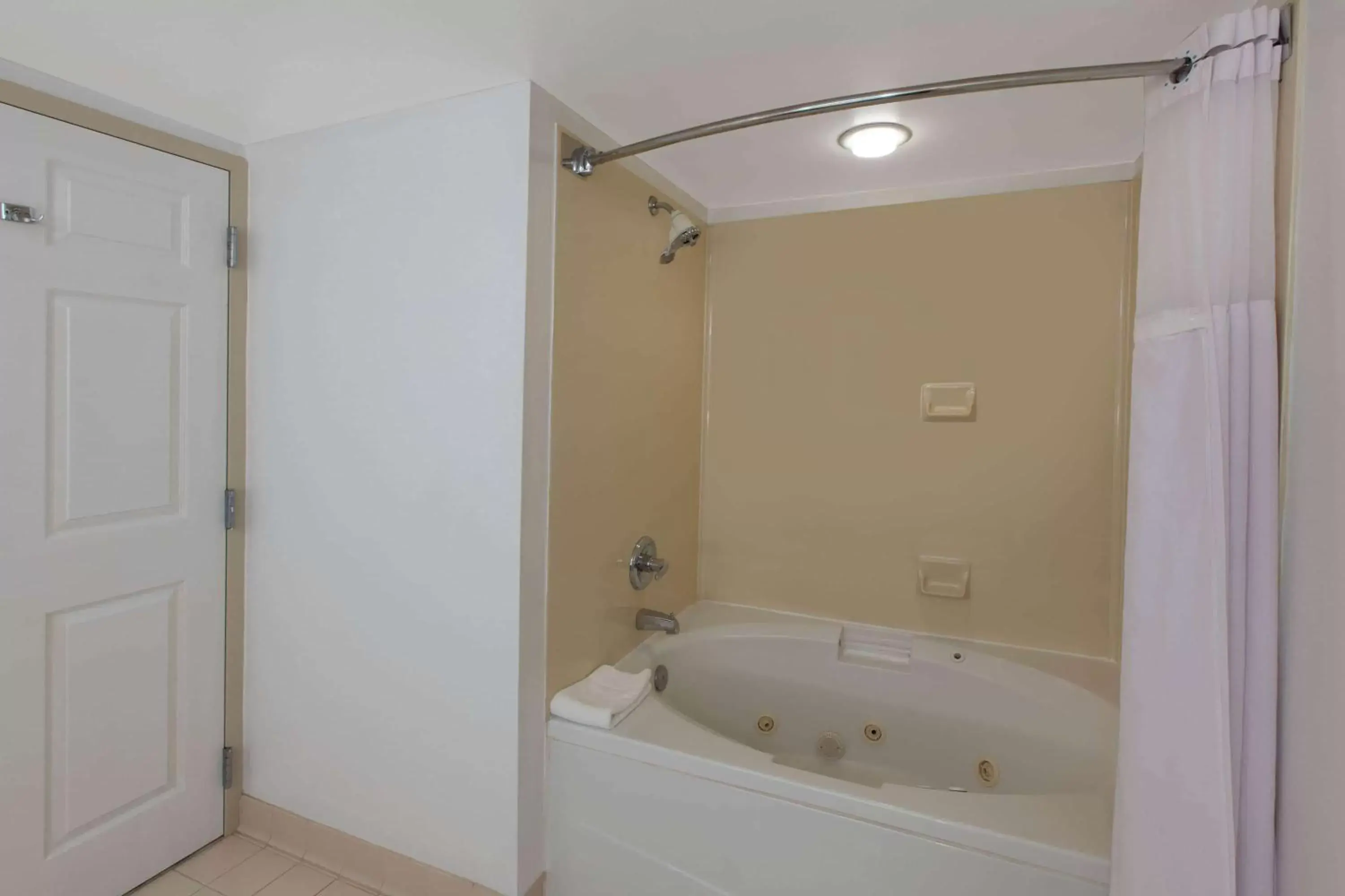 Bathroom in Wingate by Wyndham Oklahoma City Airport