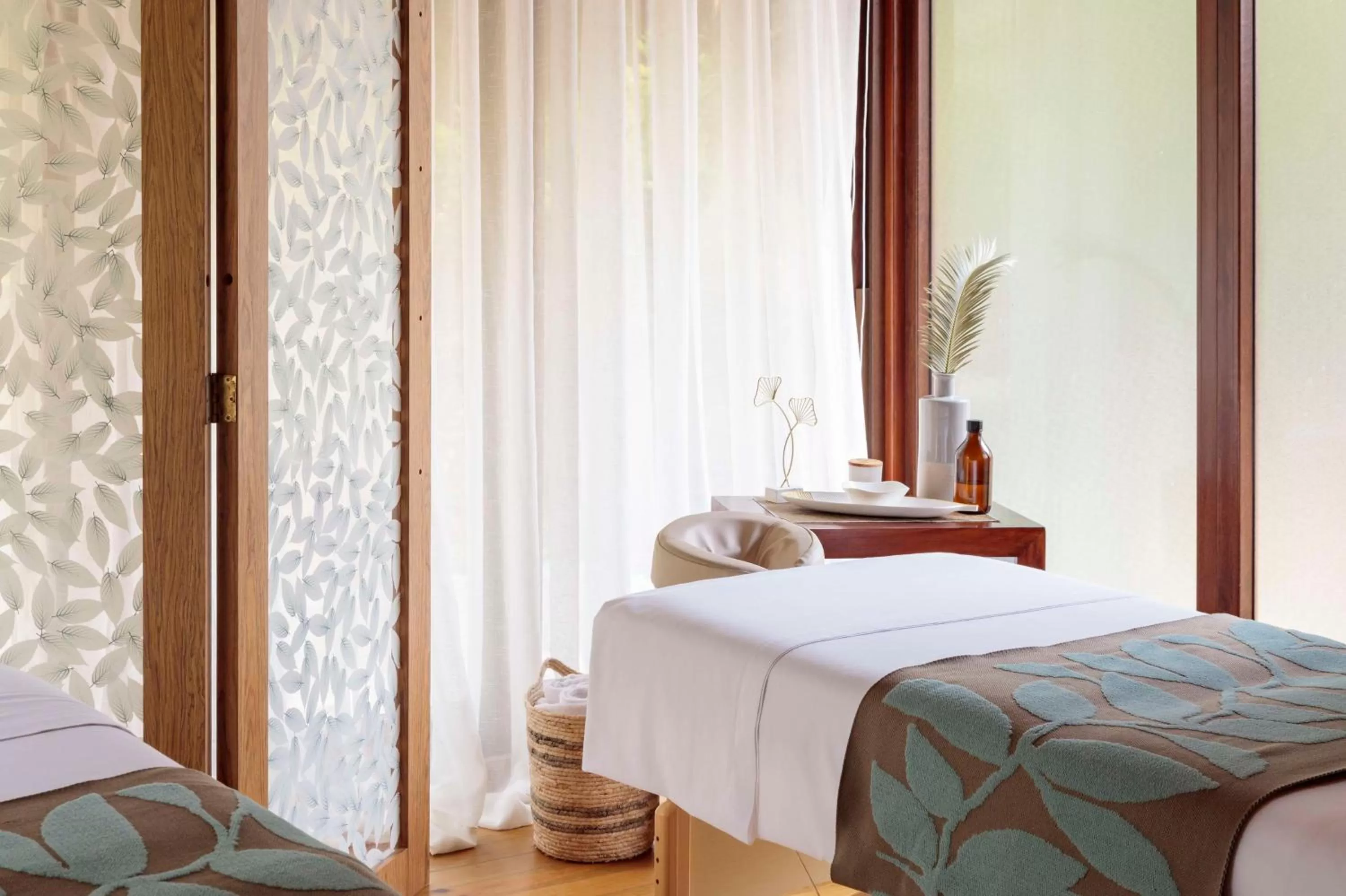 Spa and wellness centre/facilities, Bed in Indura Beach & Golf Resort Curio Collection By Hilton