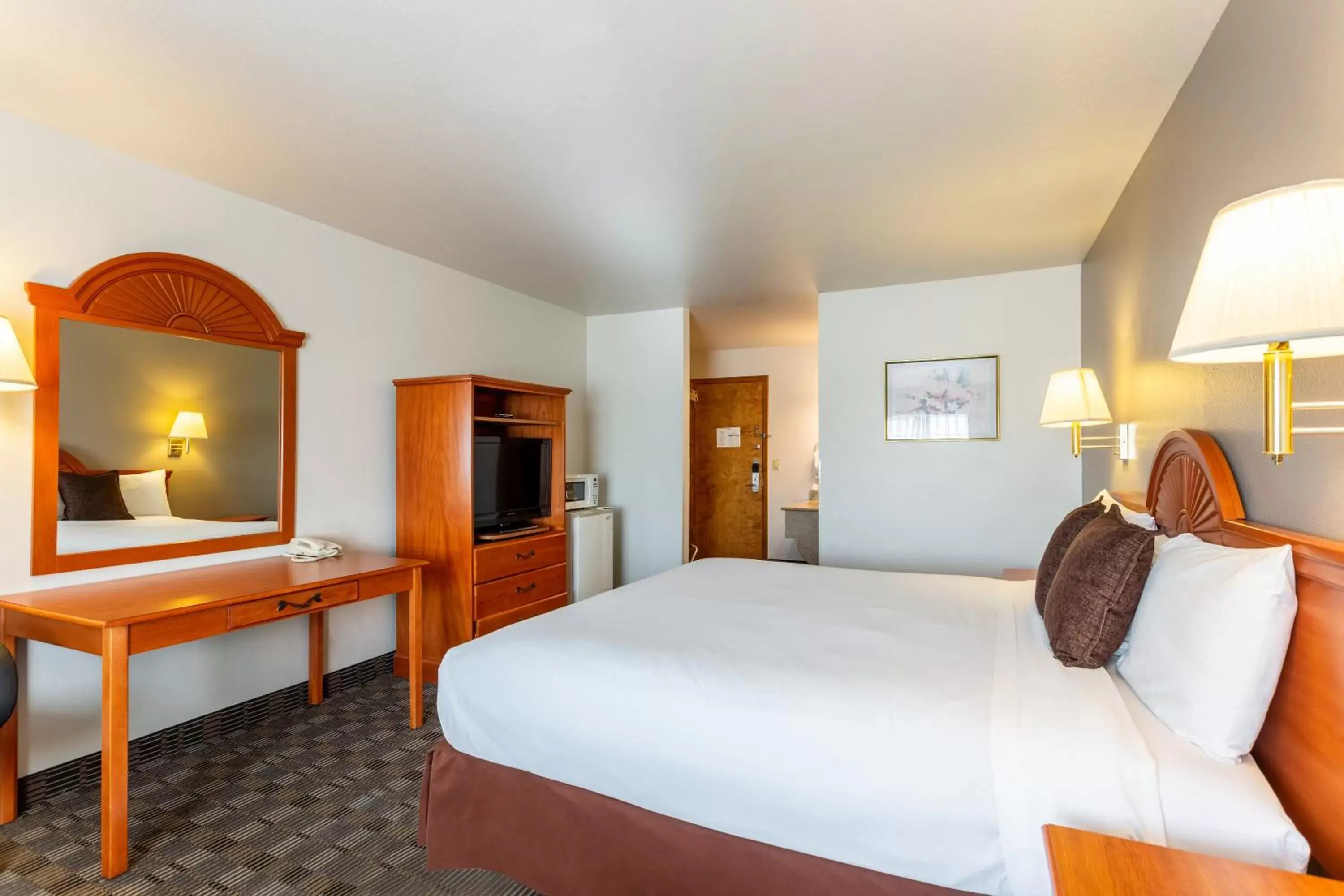 Bed in Americas Best Value Inn Burns Bed in Americas Best Value Inn Burns