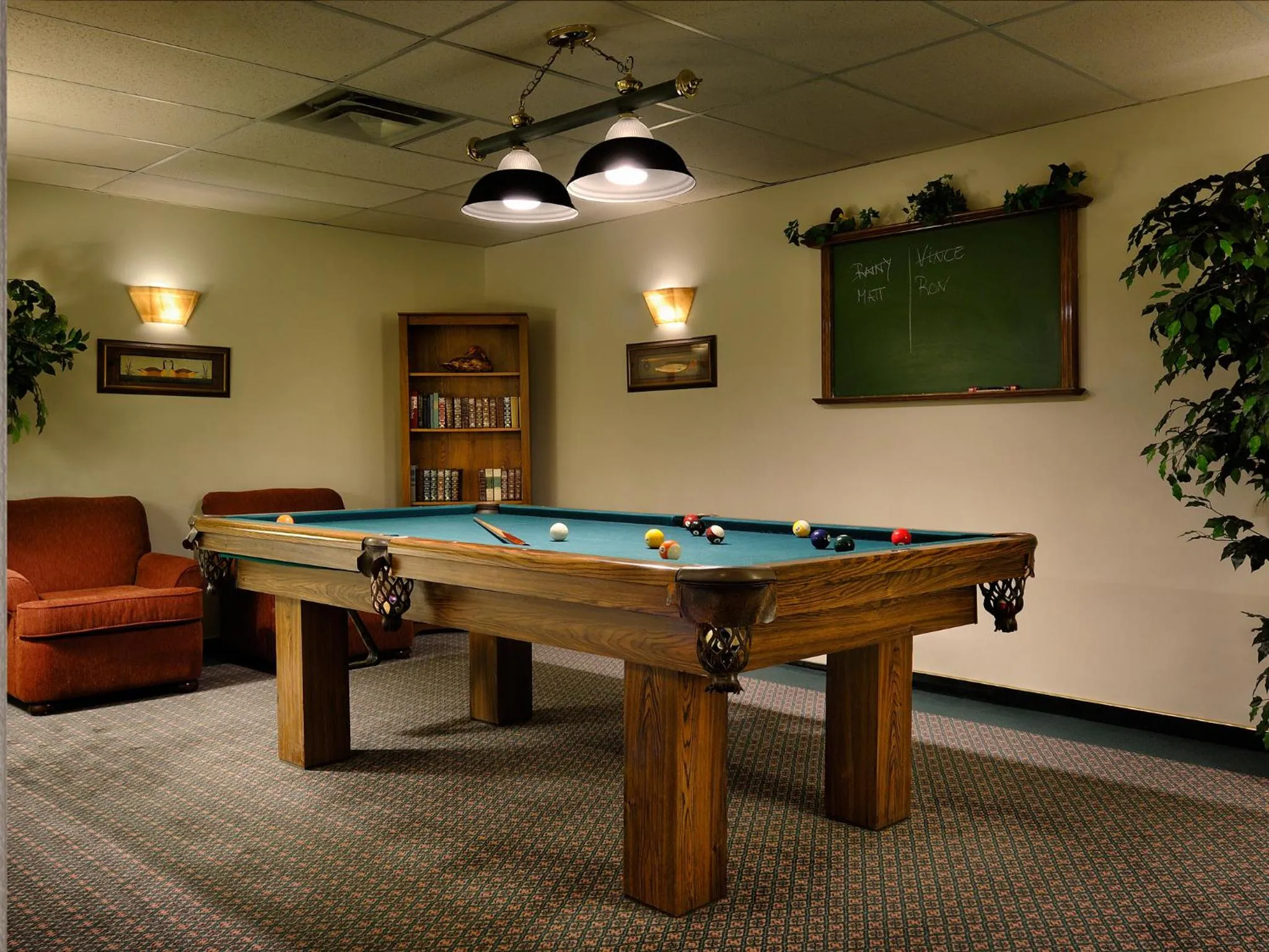 Billiard in Royal Scot Hotel & Suites