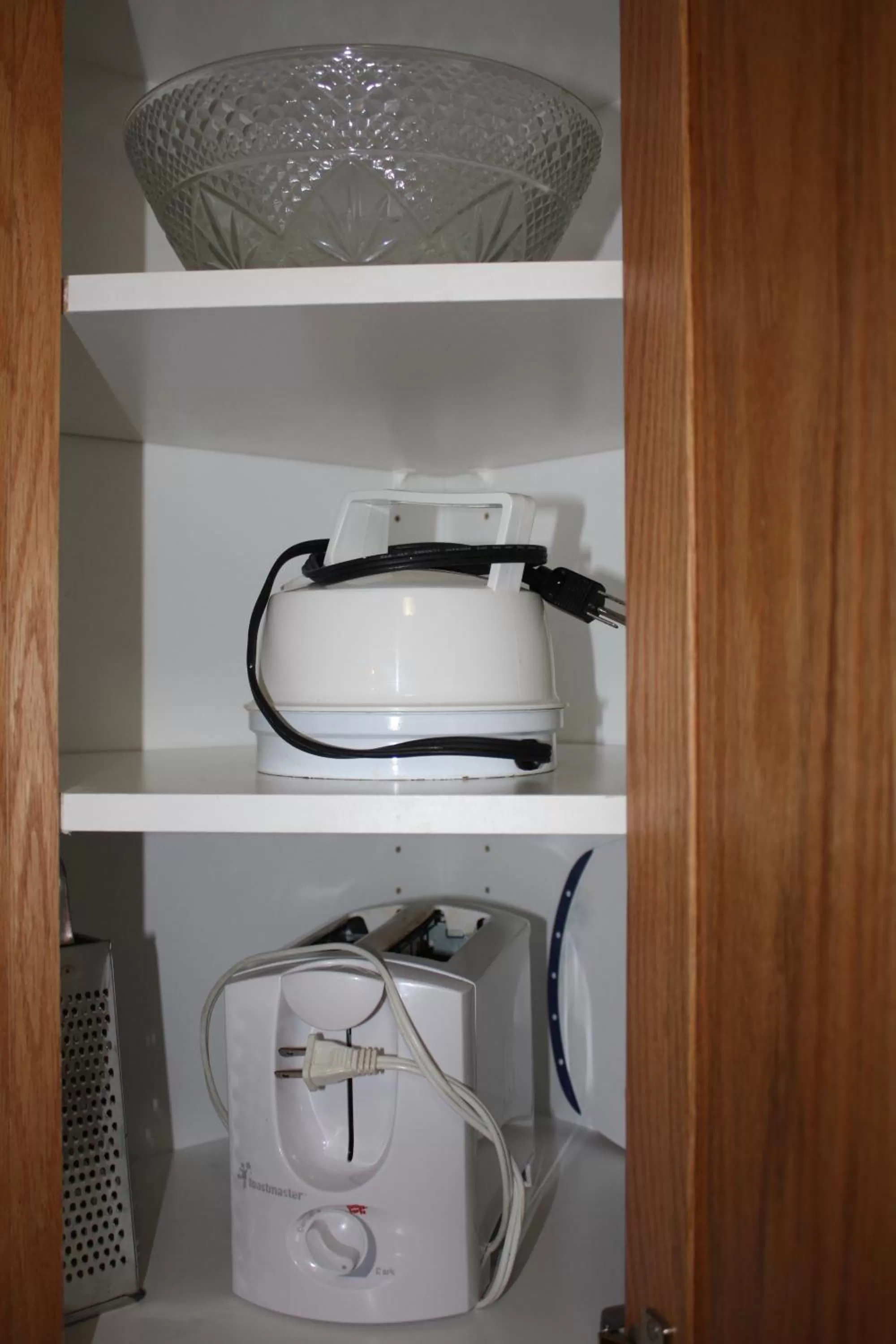 Kitchen or kitchenette, Bathroom in Sunny Beach Motel