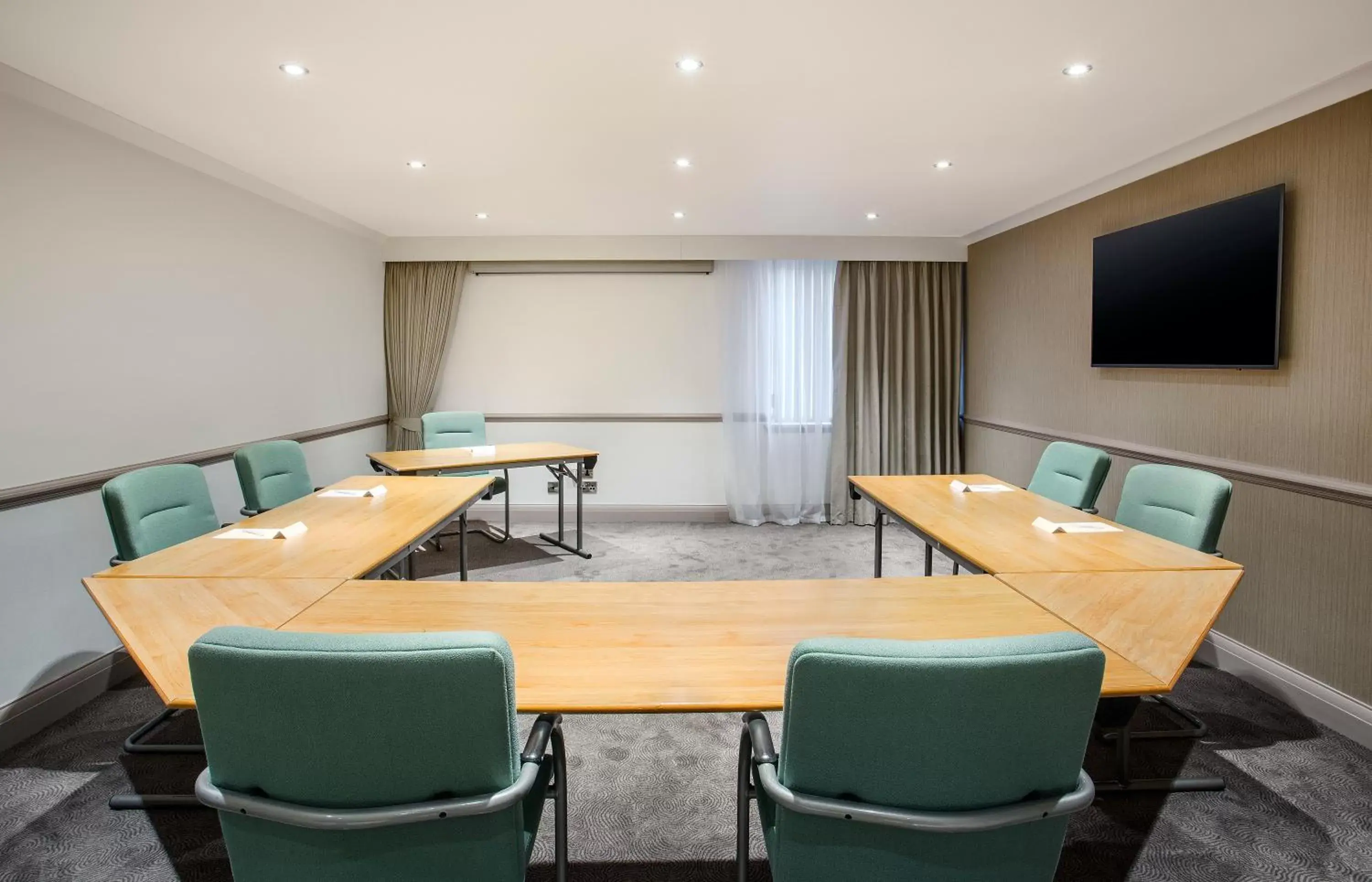 Meeting/conference room in Leonardo Hotel - Formerly Jurys Inn and Conference Venue Aberdeen Airport