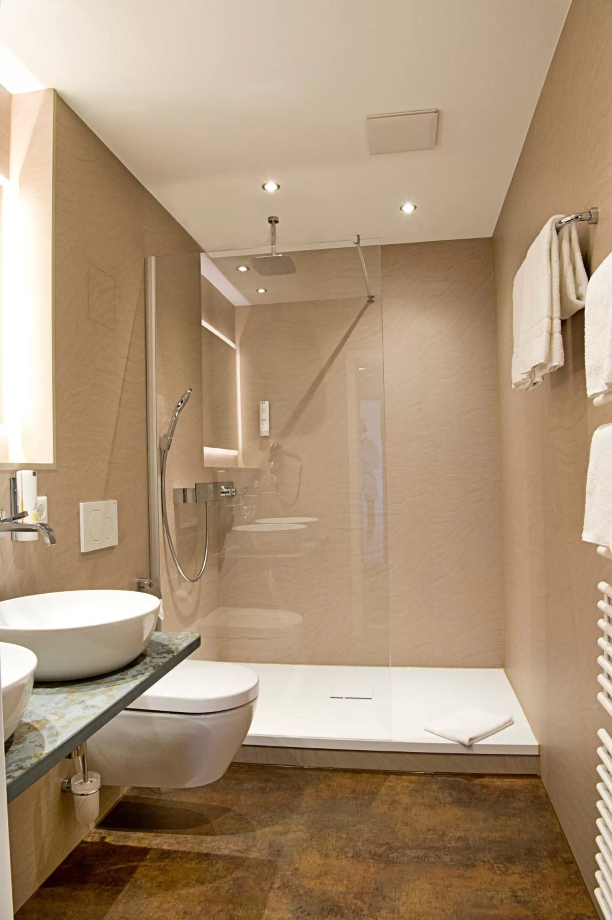 Bathroom in Schwarzer Bär Jena