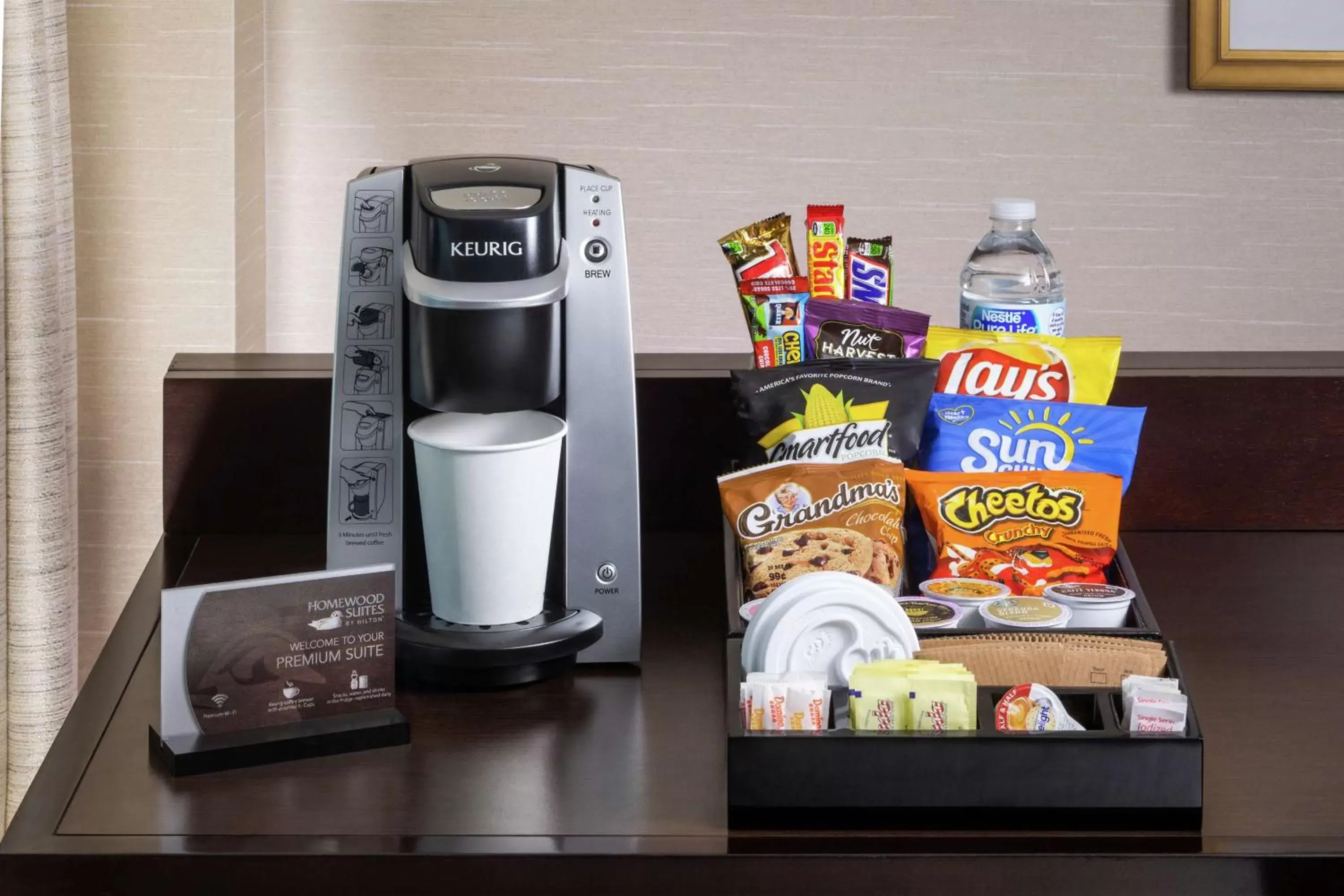 Photo of the whole room, Coffee/Tea Facilities in Homewood Suites by Hilton Orlando Airport