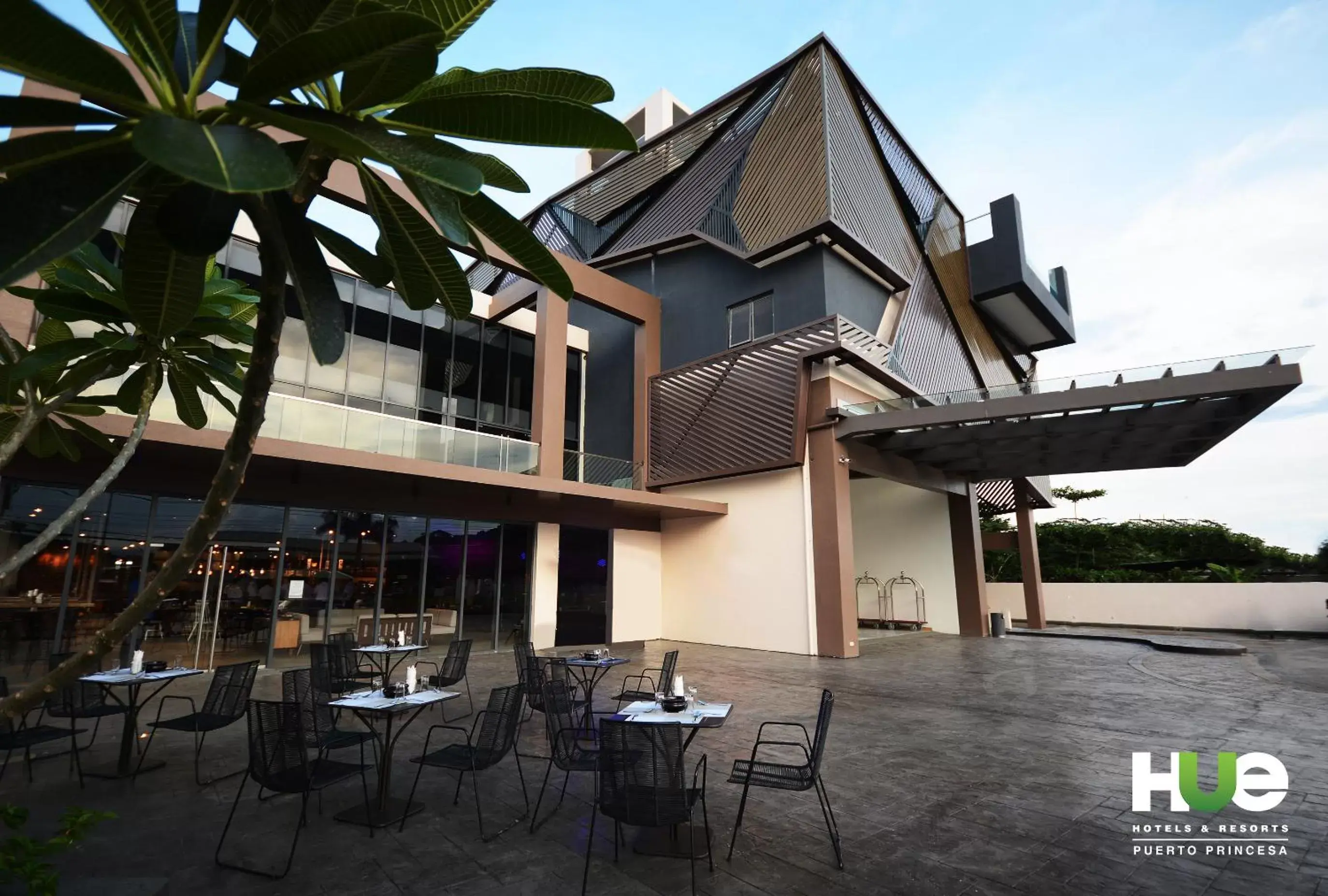 Property building in Hue Hotels and Resorts Puerto Princesa Managed by HII Property building in Hue Hotels and Resorts Puerto Princesa Managed by HII