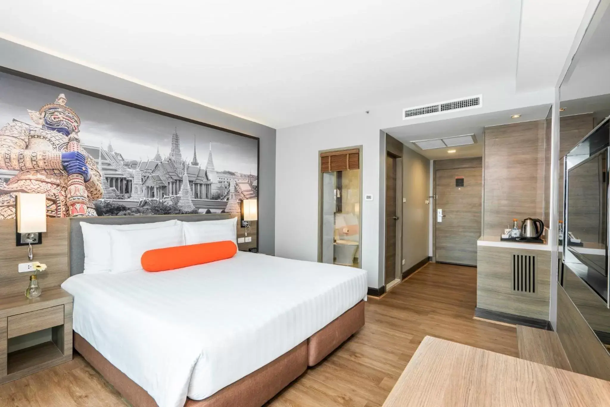 Bed in Citrus Sukhumvit 11 by Compass Hospitality