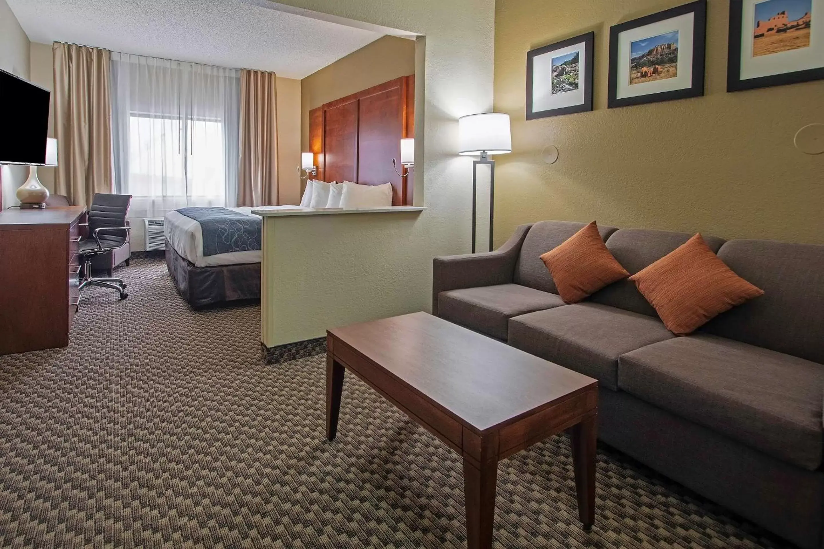 Photo of the whole room, Seating Area in Comfort Suites University Las Cruces