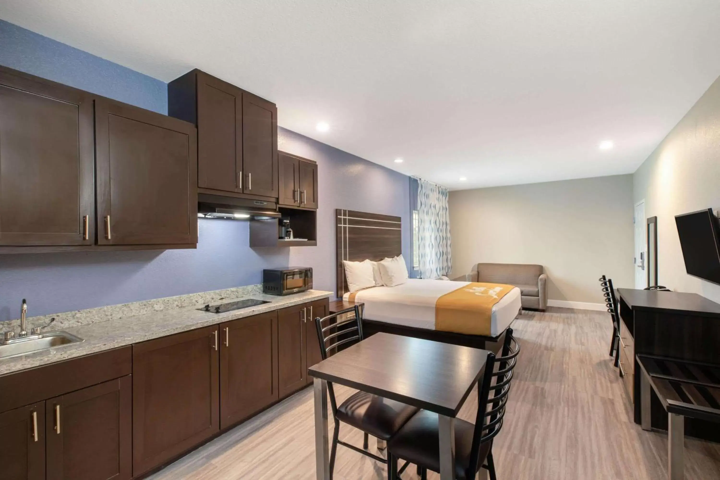 Photo of the whole room, Kitchen/Kitchenette in Days Inn & Suites by Wyndham La Porte