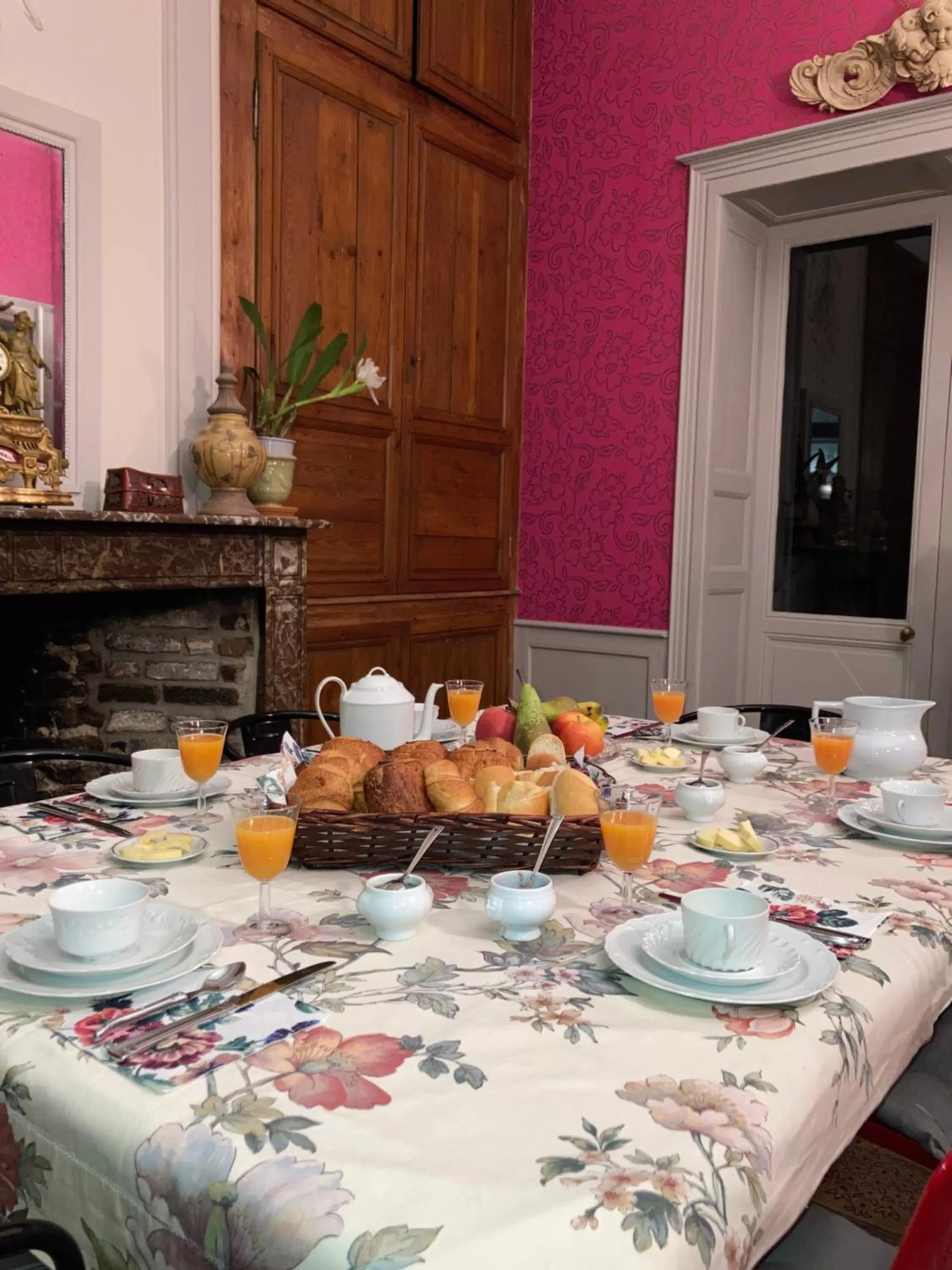 Breakfast, Restaurant/Places to Eat in au 33 chambres d'hôtes