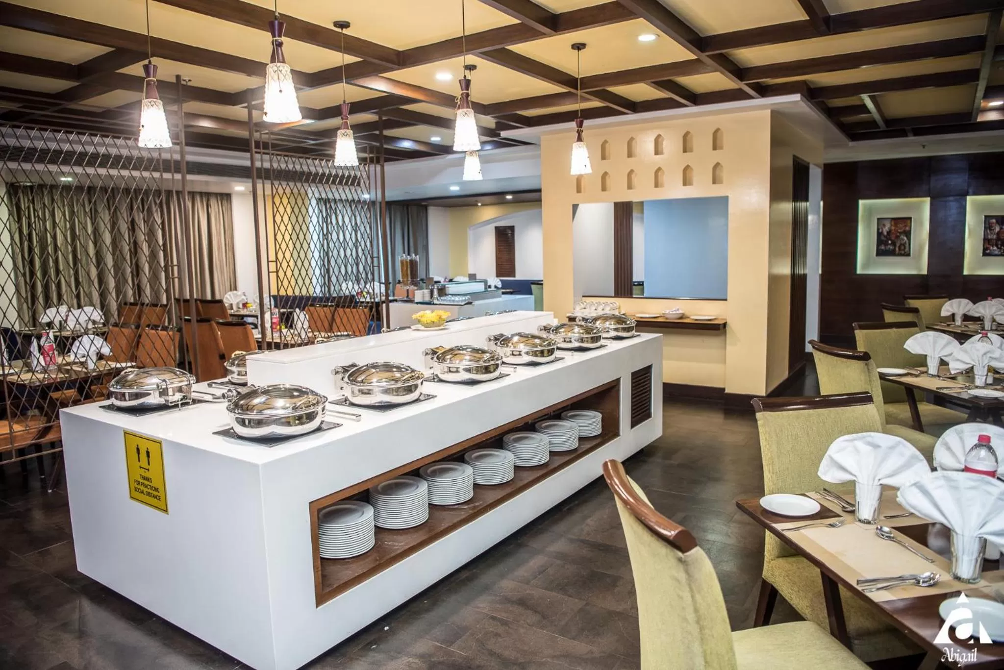 Restaurant/places to eat in Hotel Abigail Goradia's