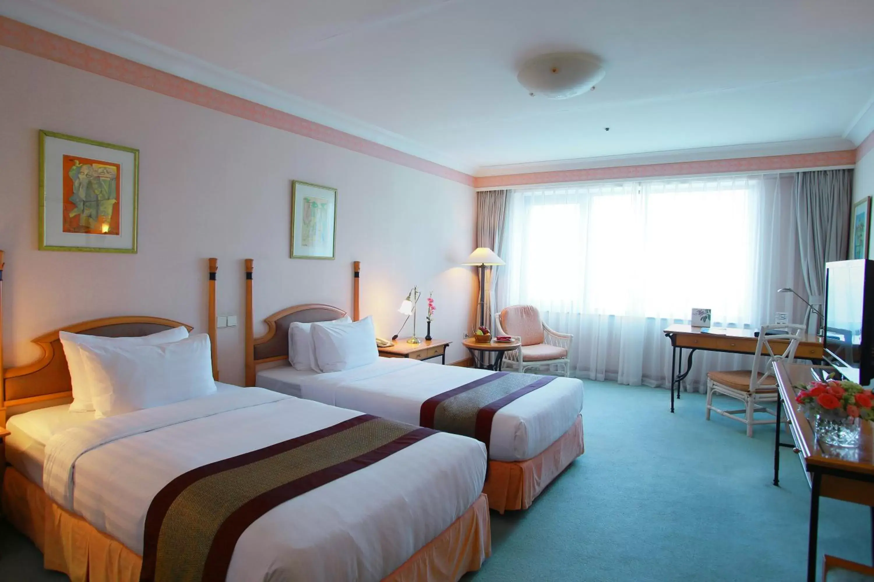Photo of the whole room, Room Photo in Hanoi Daewoo Hotel