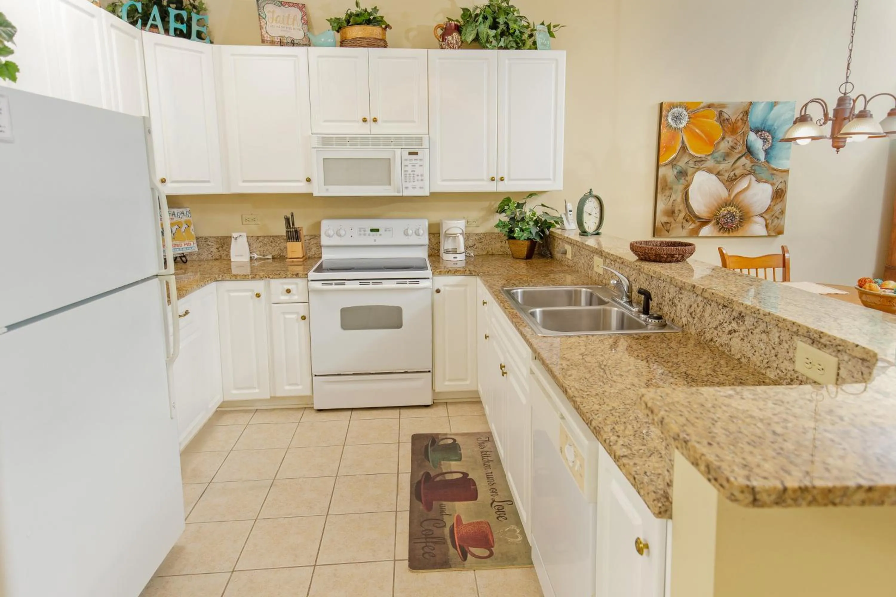 Kitchen or kitchenette, Kitchen/Kitchenette in Grande Villas at World Tour Golf Resort
