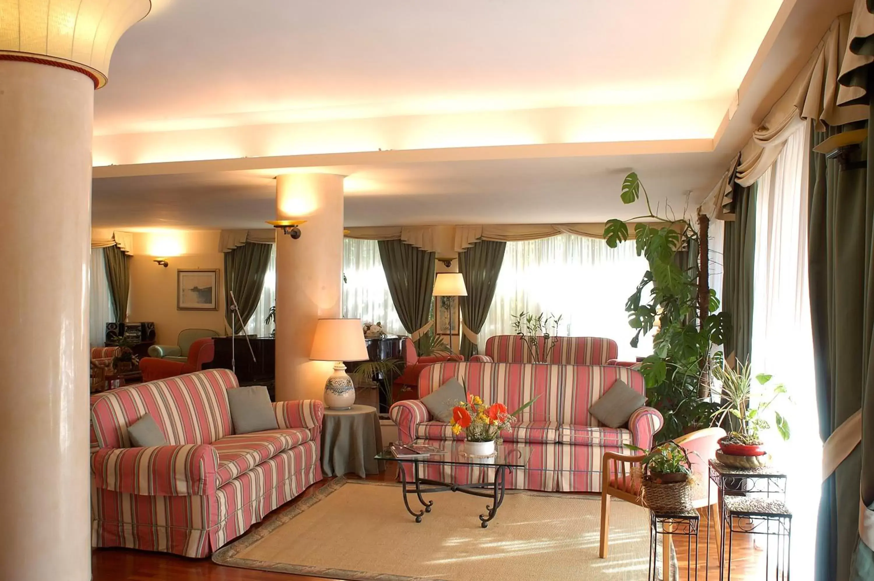 Communal lounge/ TV room, Lobby/Reception in Hotel Torretta