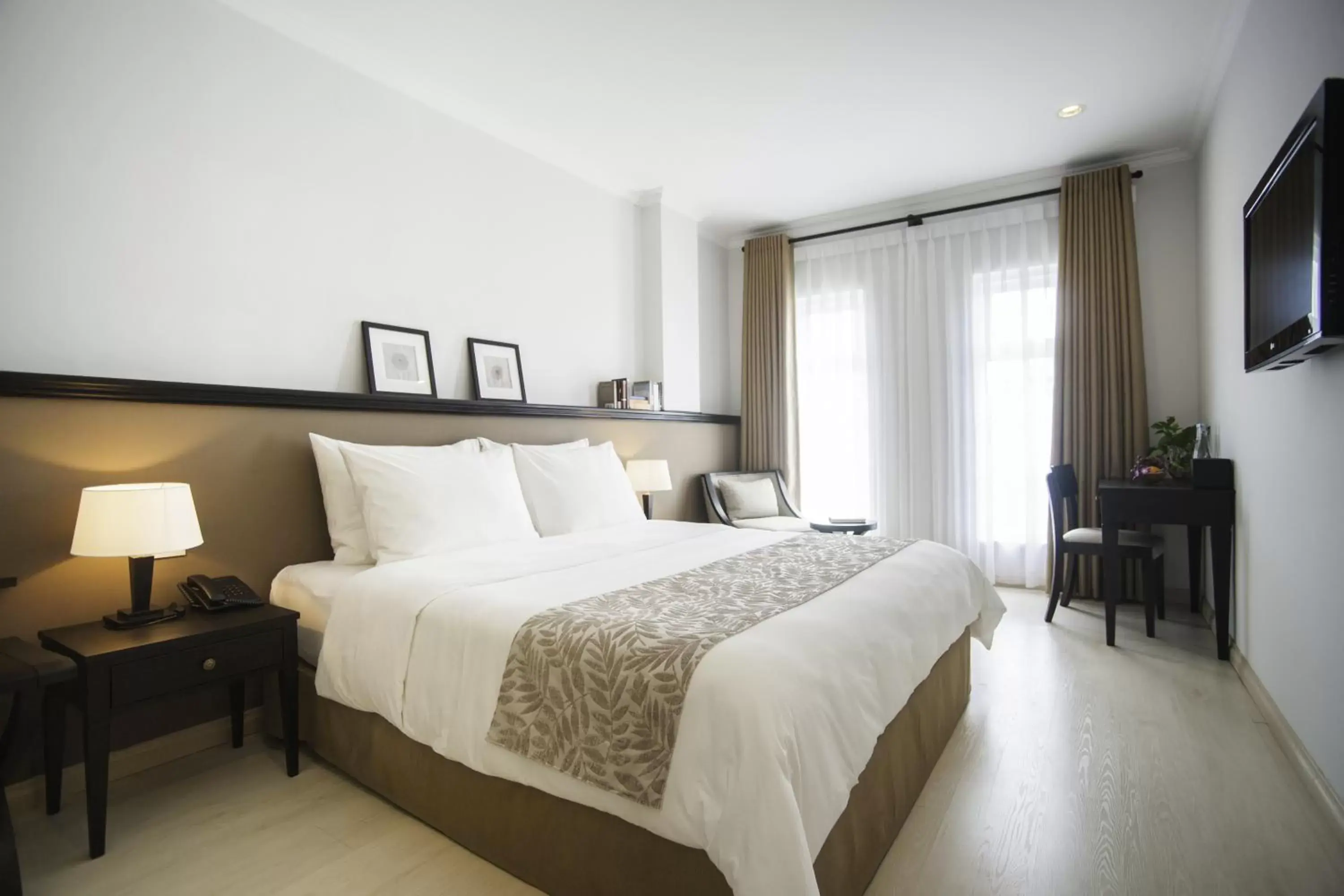 Bedroom, Bed in The Alcove Library Hotel