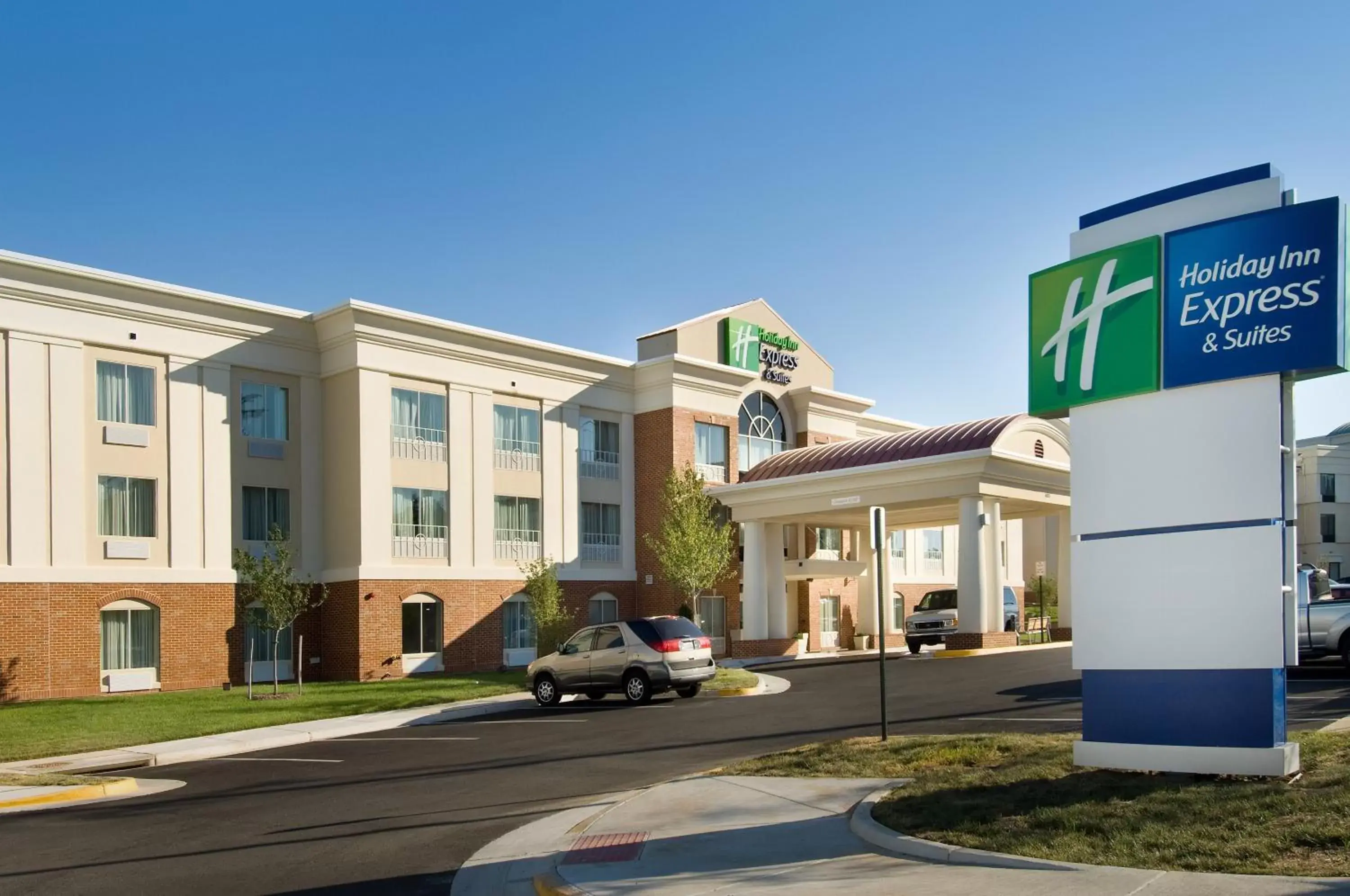 Property Building in Holiday Inn Express & Suites Alexandria - Fort Belvoir, an IHG Hotel