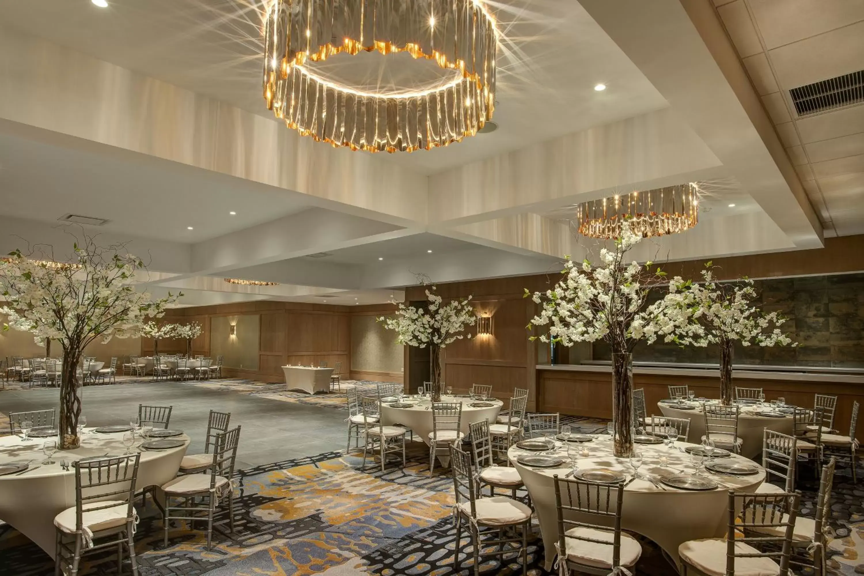 Meeting/conference room, Restaurant/Places to Eat in Sheraton Eatontown Hotel