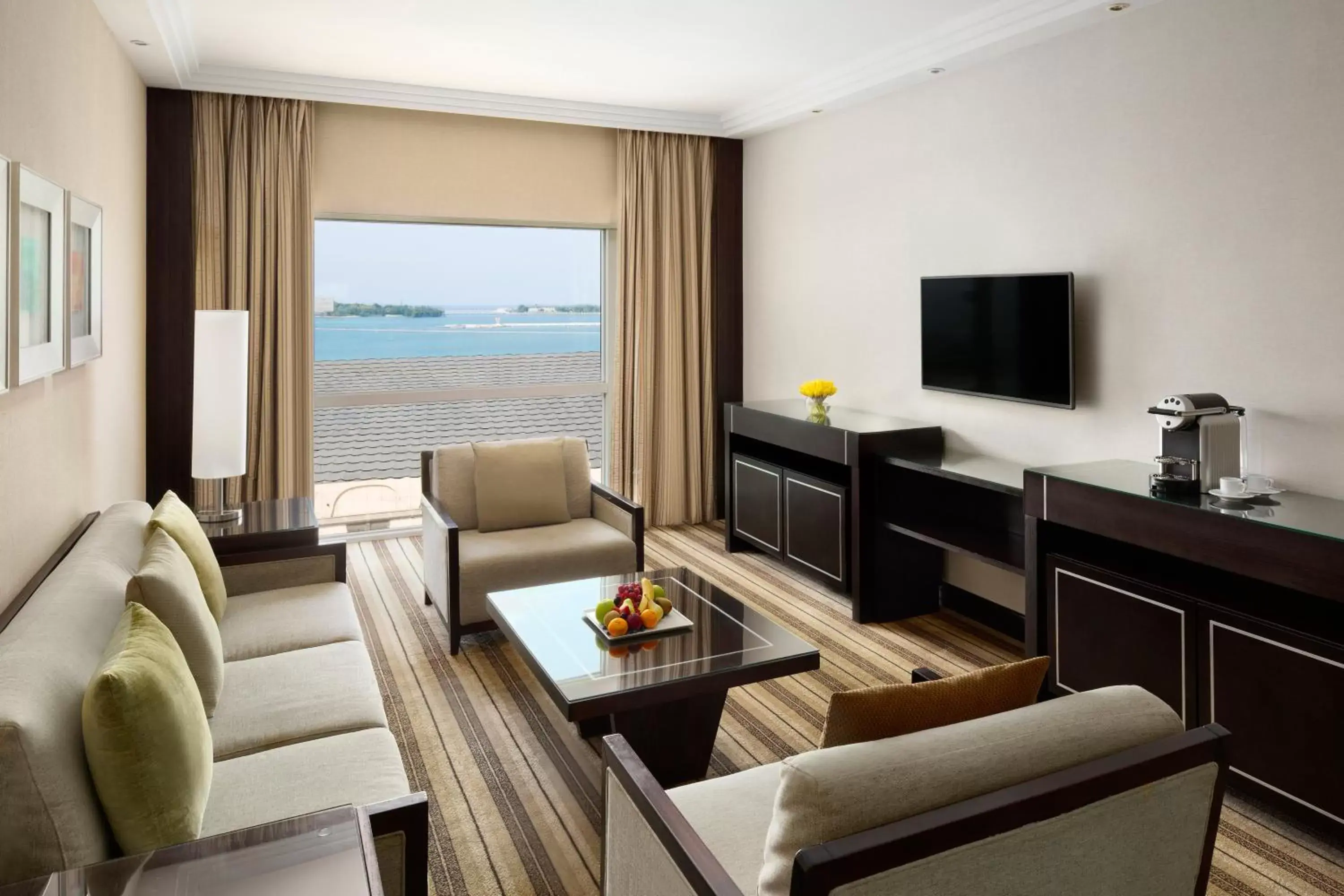 Living room in Crowne Plaza Jeddah by IHG Living room in Crowne Plaza Jeddah by IHG