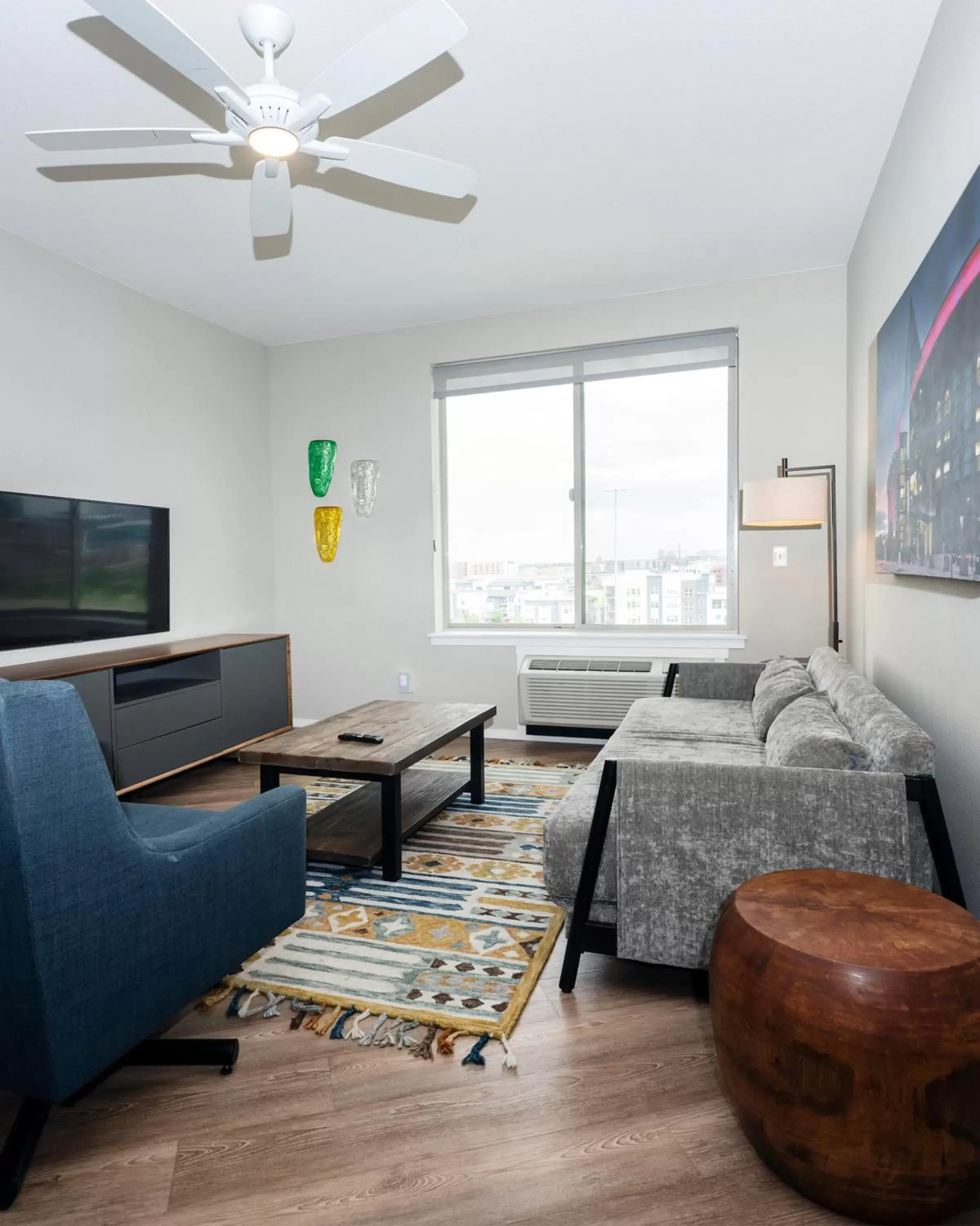 Superior One-Bedroom + Open Den (Self Check-in with Virtual Front Desk) in Kasa Comma LoHi Denver