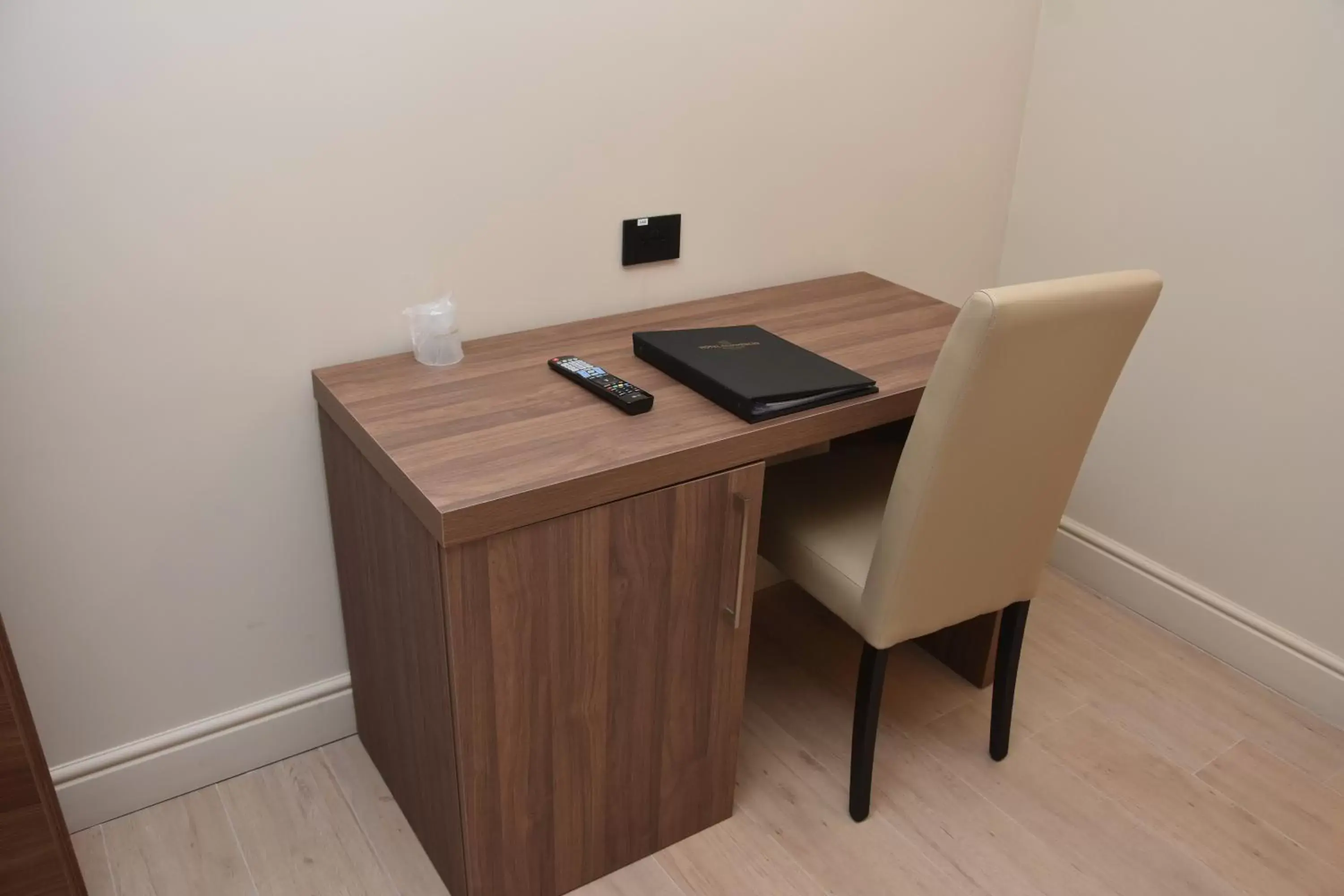 Twin Room with View - single occupancy in Hotel Commercio Twin Room with View - single occupancy in Hotel Commercio
