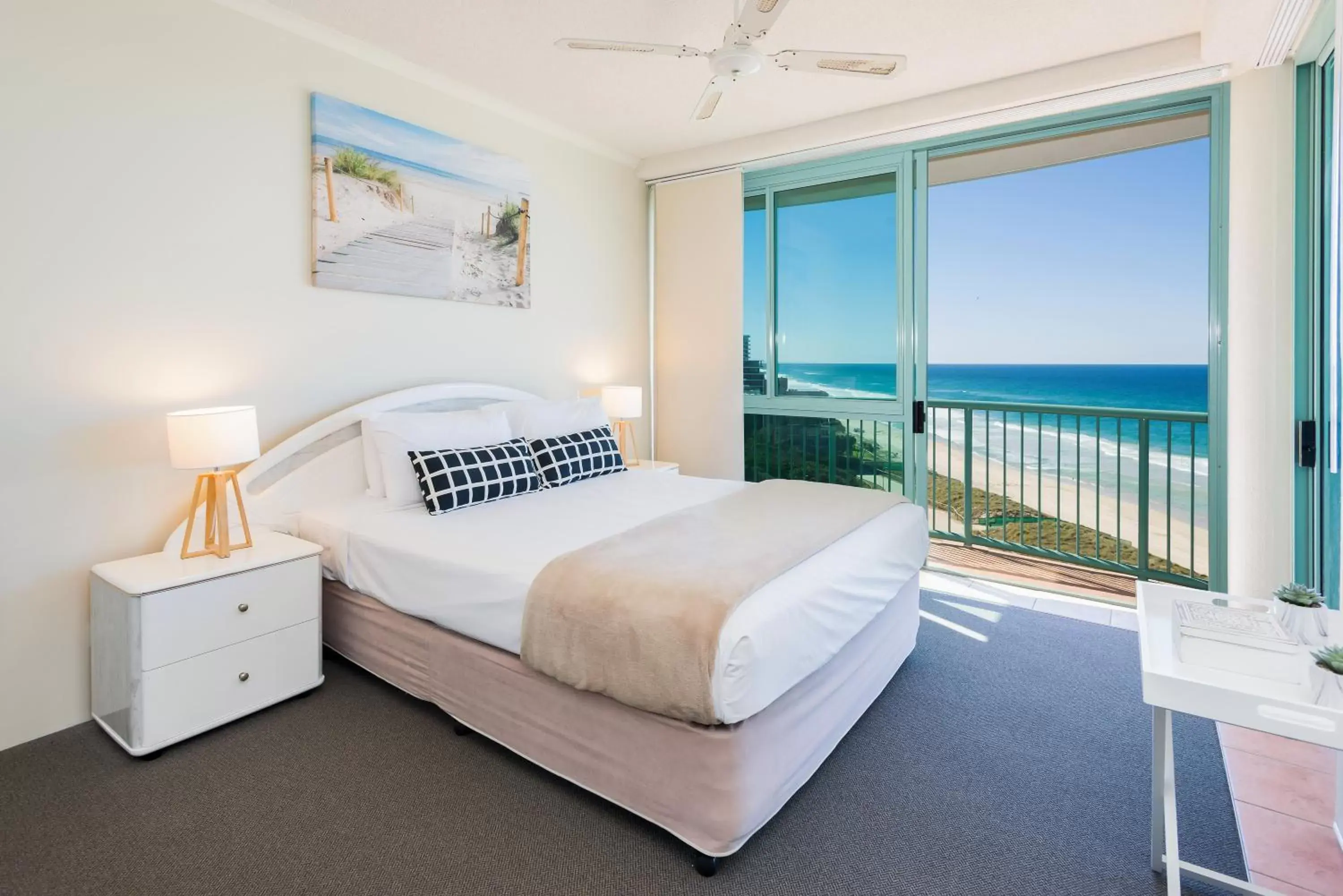 River view, Bed in The Waterford on Main Beach