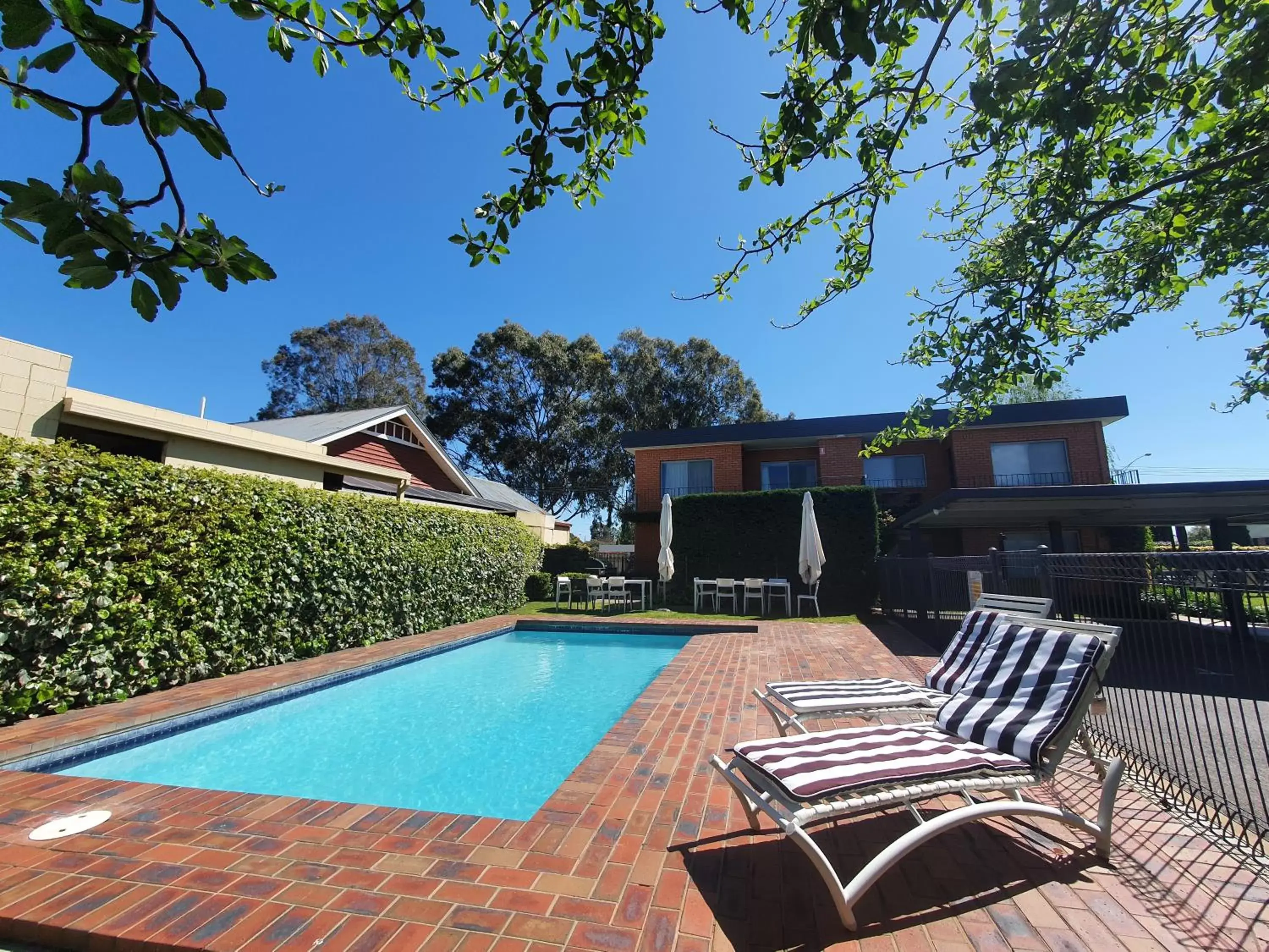 Swimming Pool in Parkview Motor Inn and Apartments