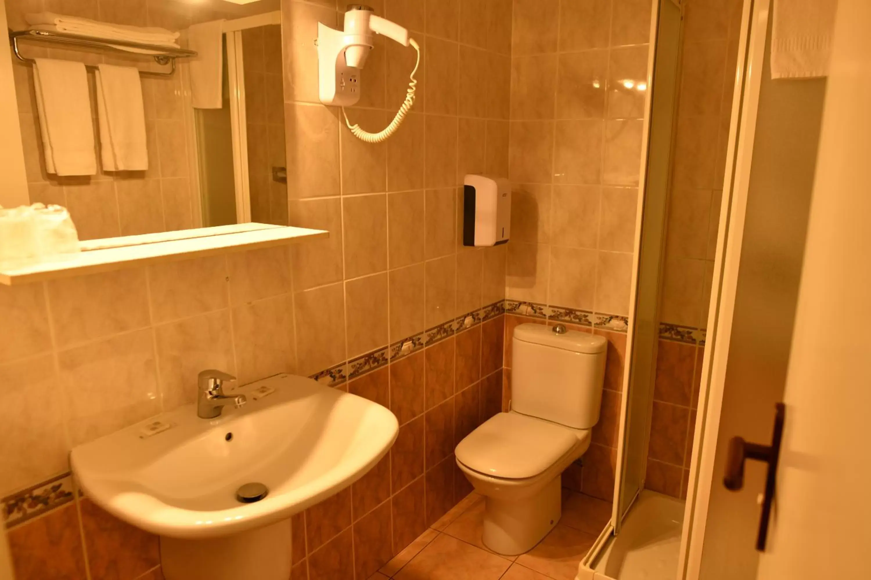 Bathroom in Hôtel Le Claridge